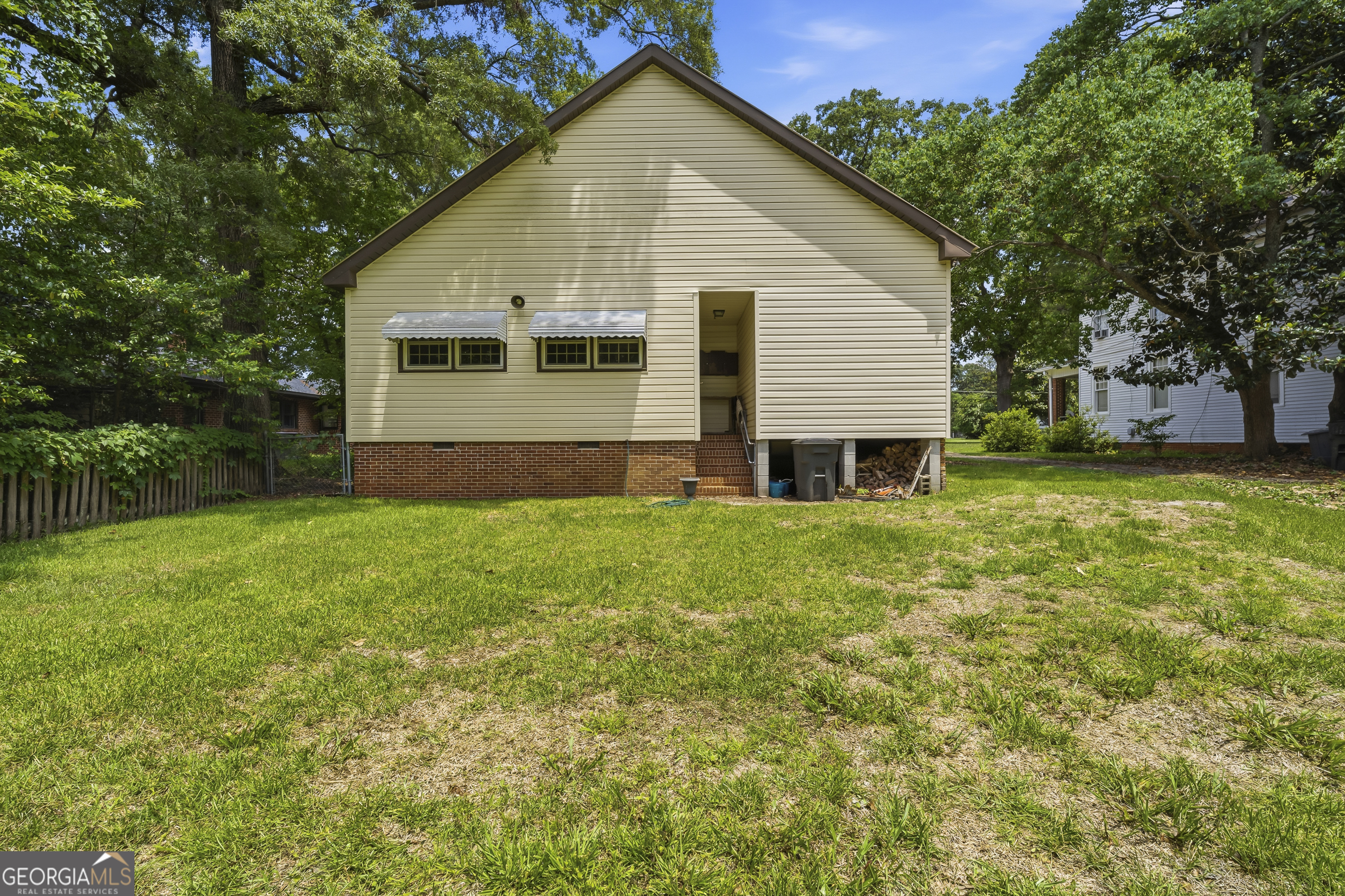 202 Everett Square Property Photo 52