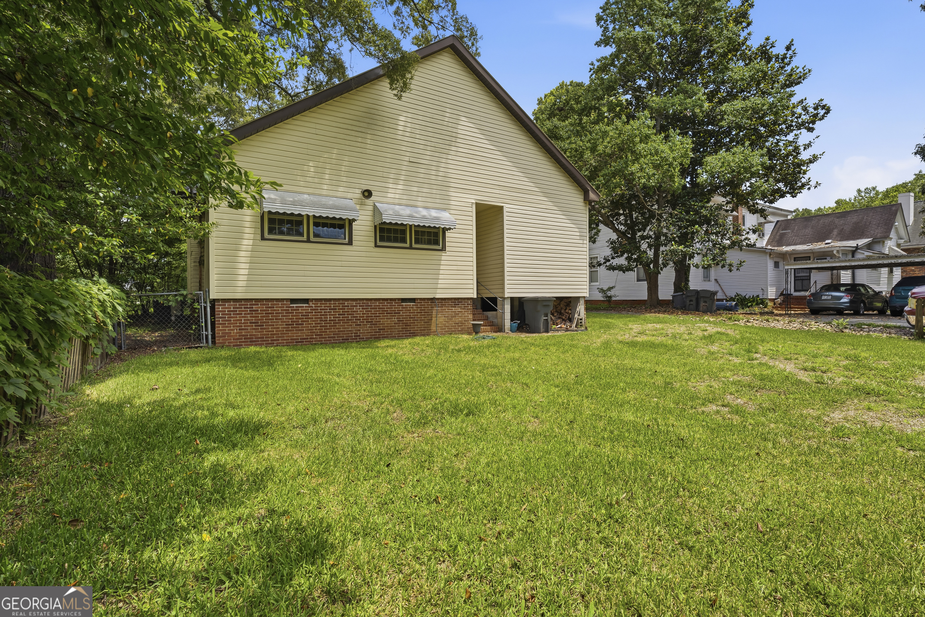 202 Everett Square Property Photo 54