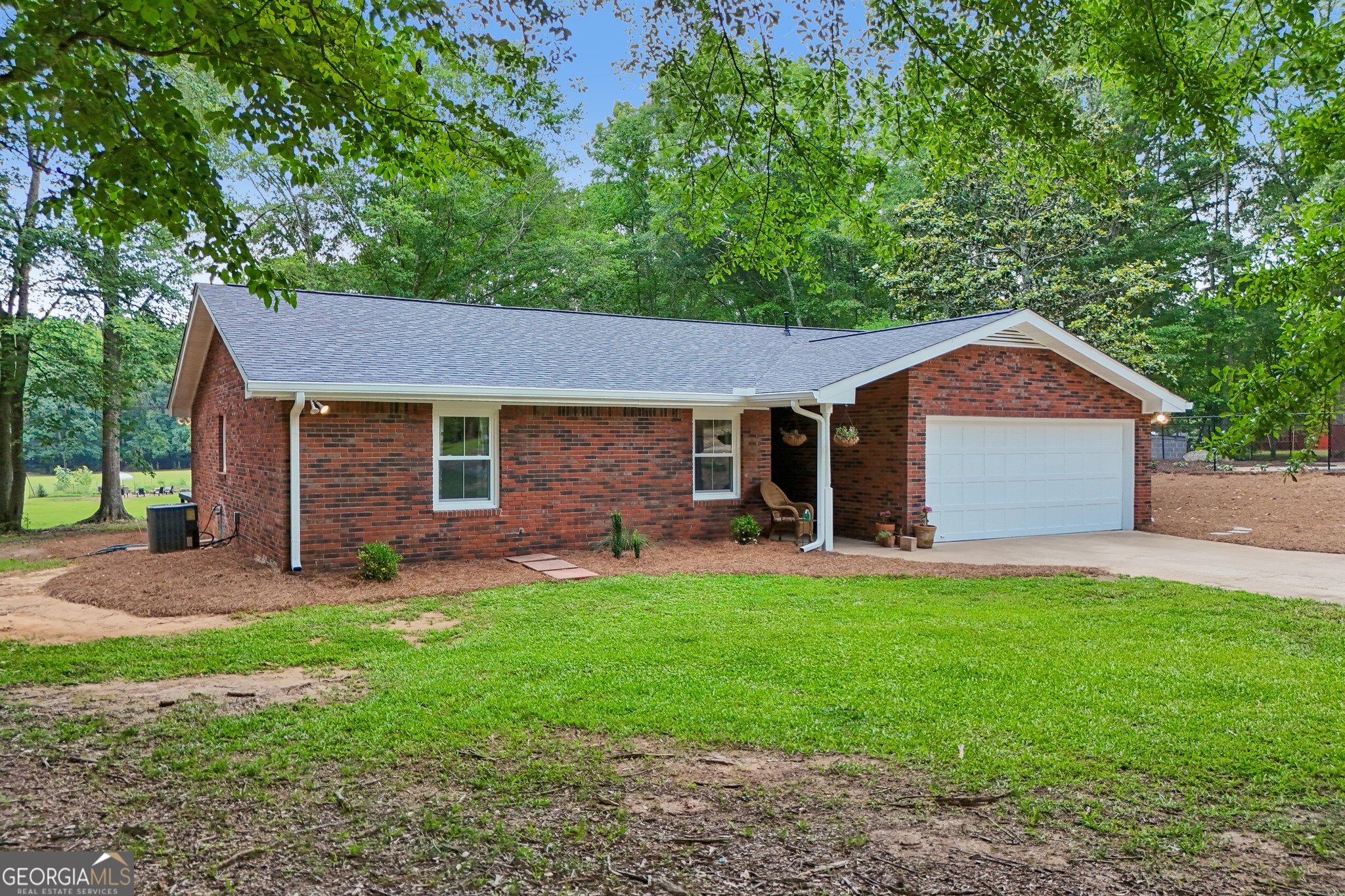 152 Curved Road Property Photo 1