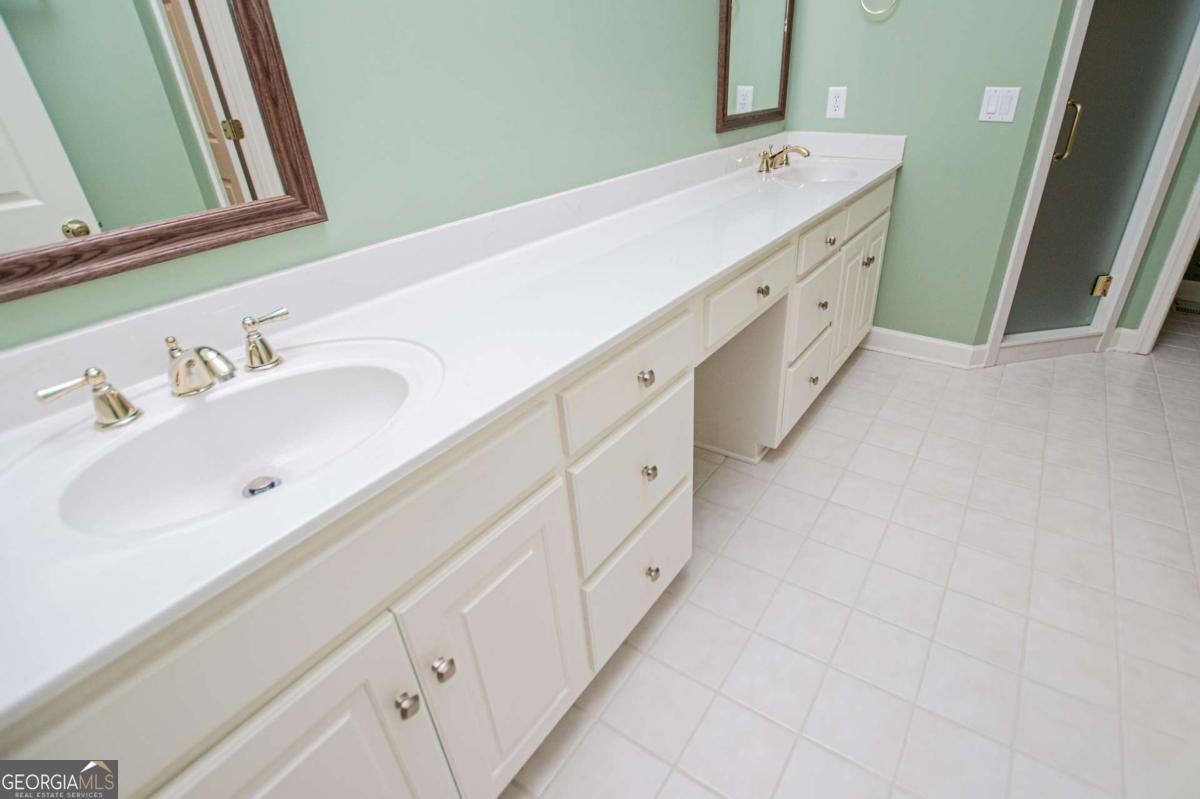 36 London Way Property Photo 23