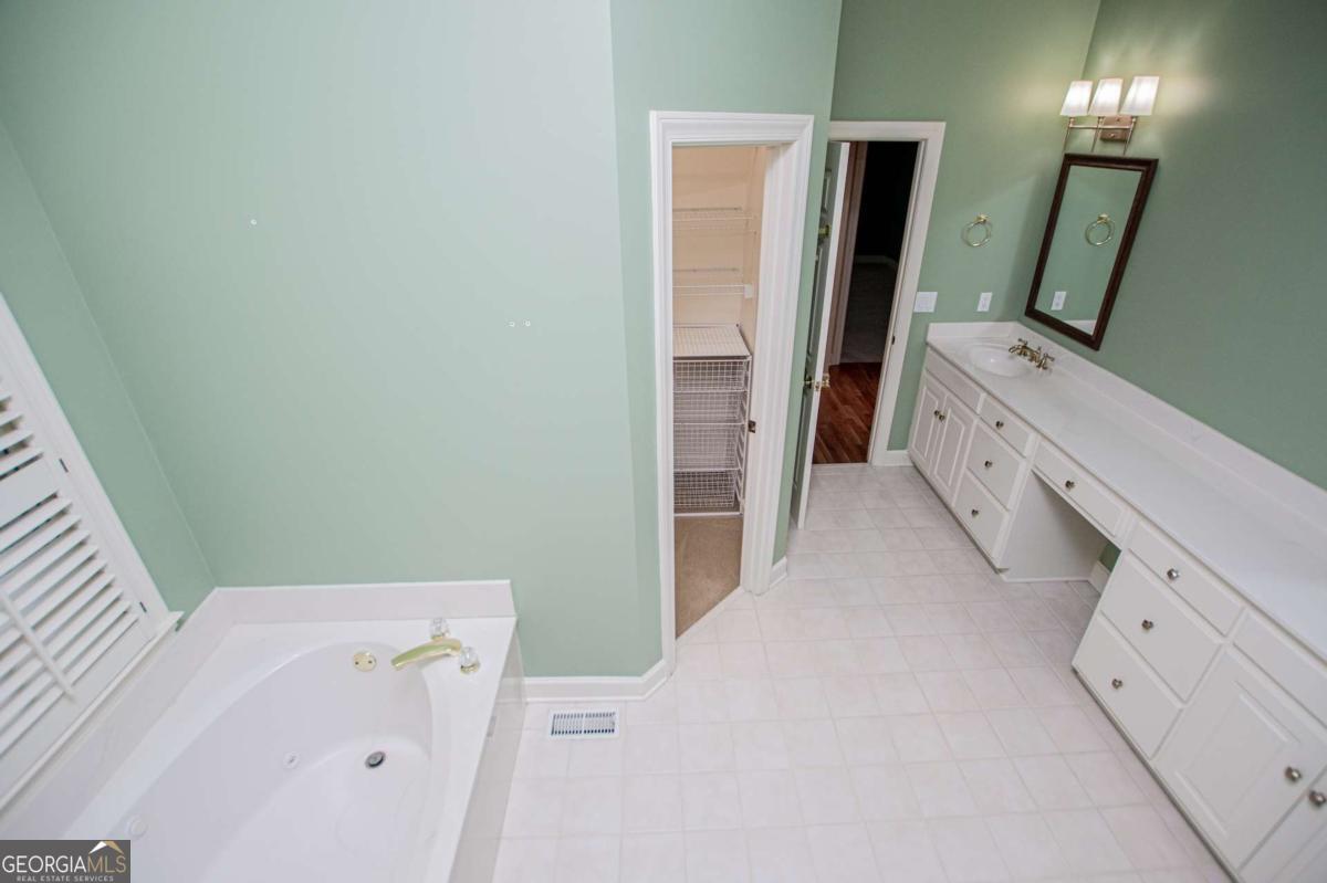 36 London Way Property Photo 24