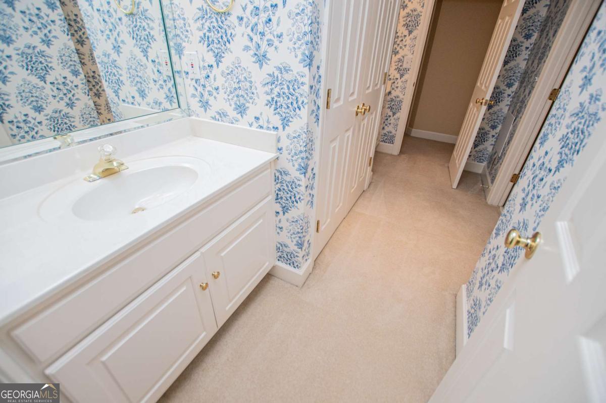 36 London Way Property Photo 38