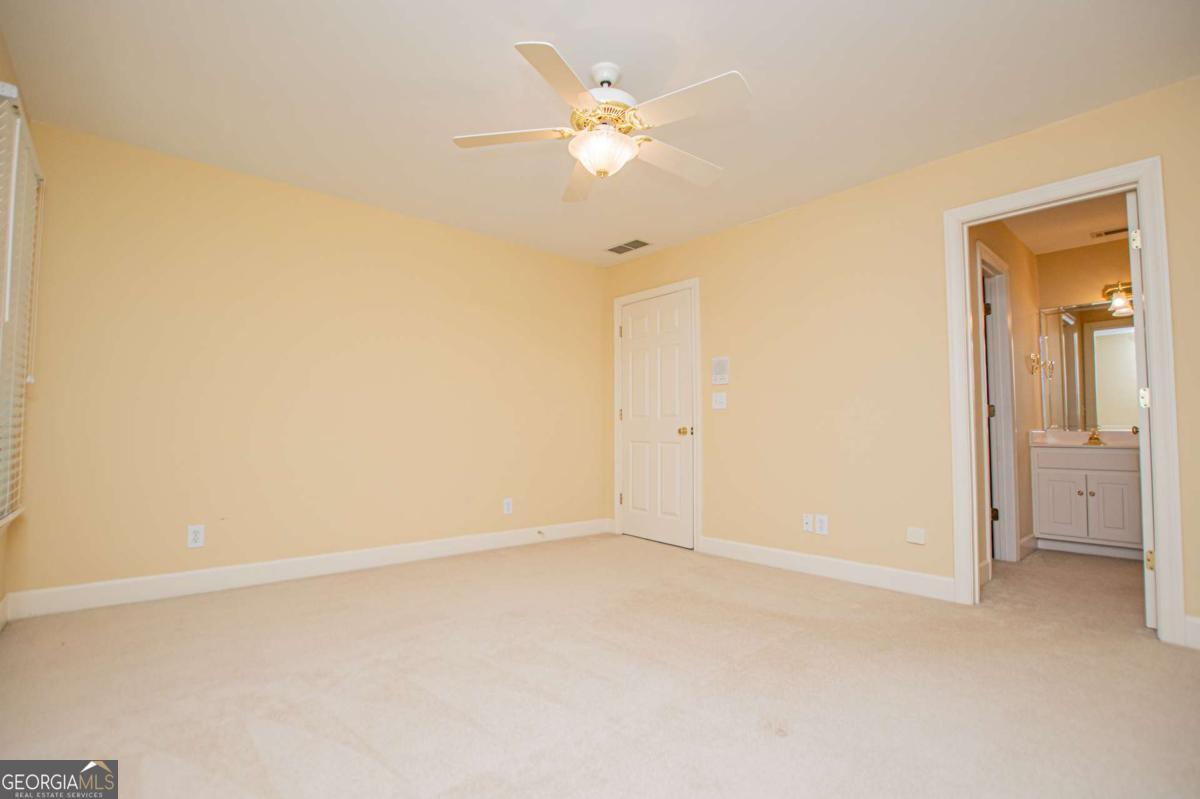 36 London Way Property Photo 48