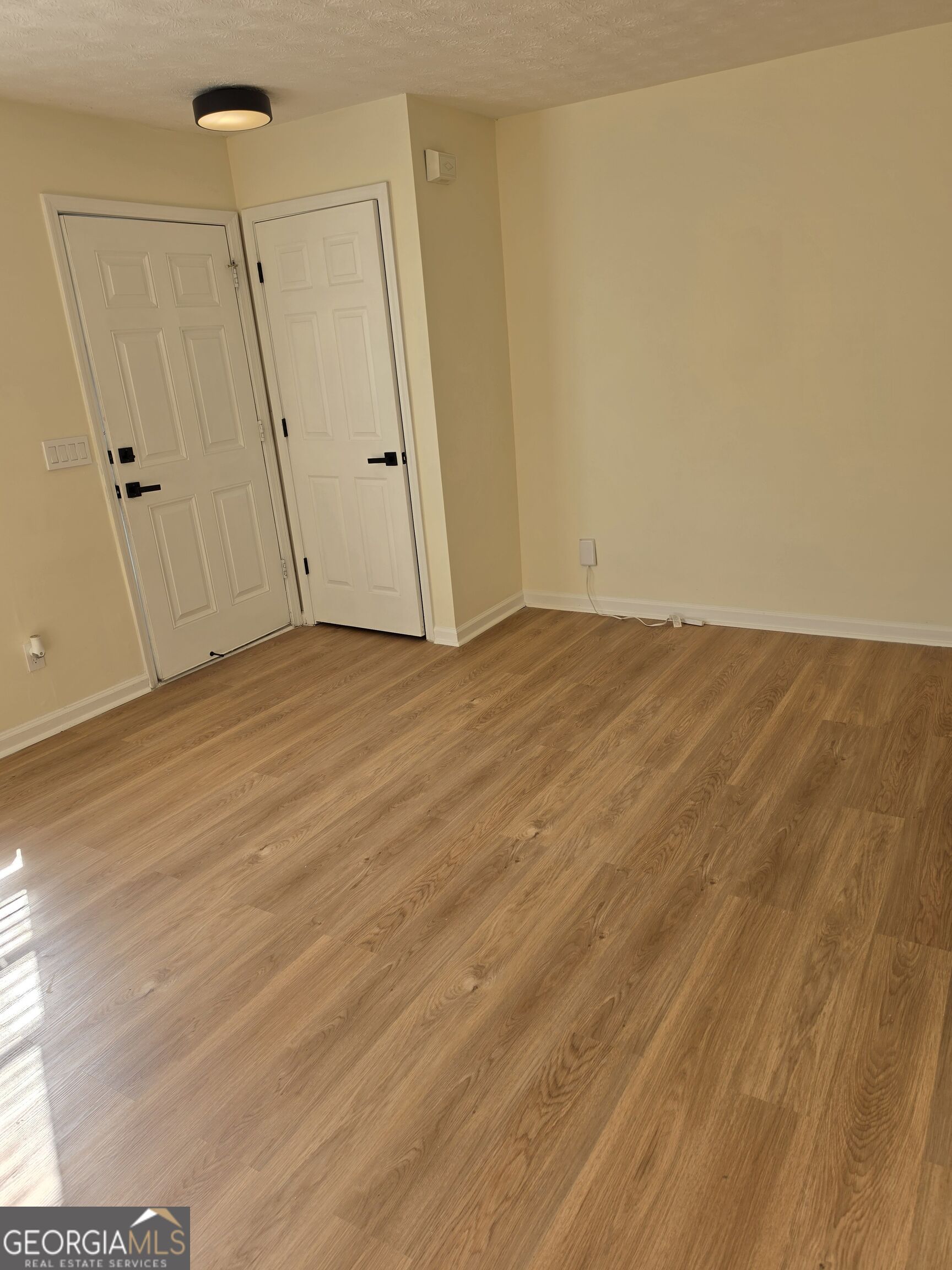 1327 Hollenbeck Lane Property Photo 4
