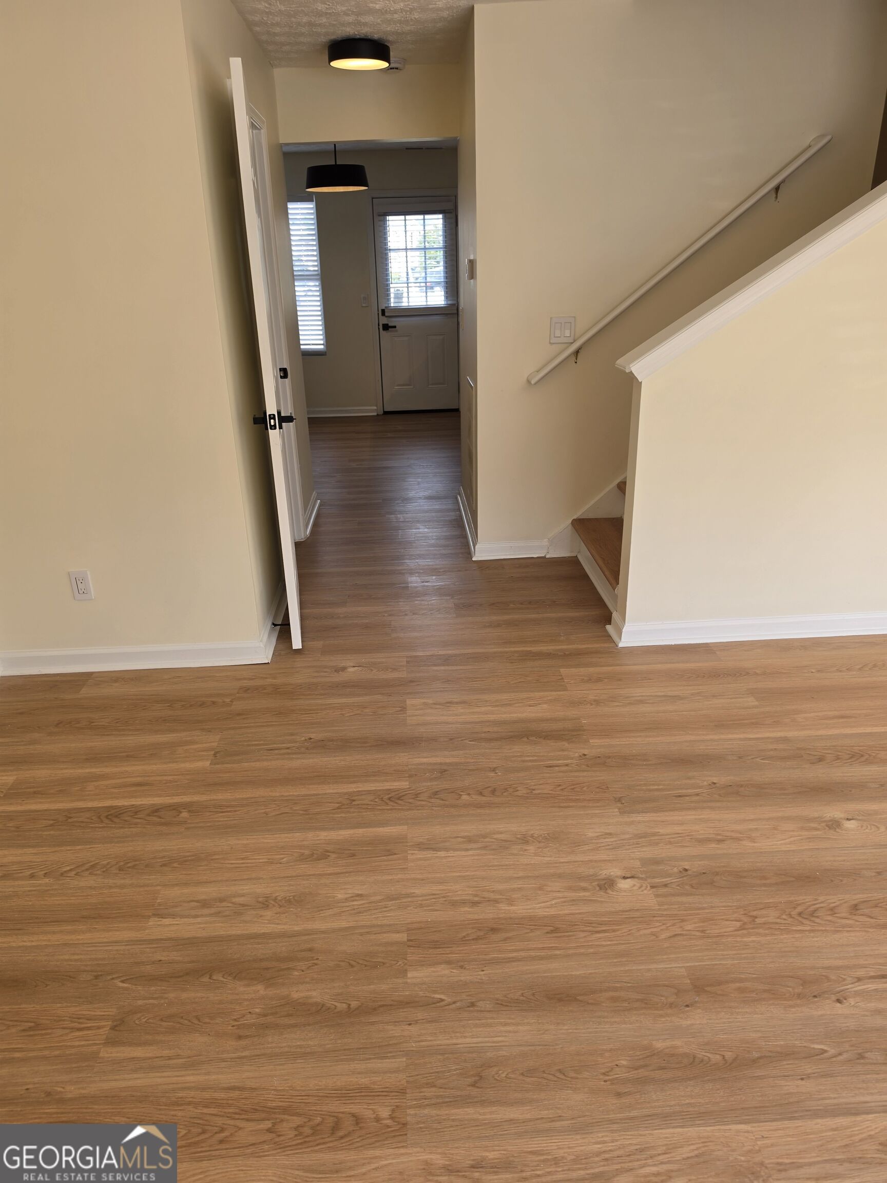 1327 Hollenbeck Lane Property Photo 5
