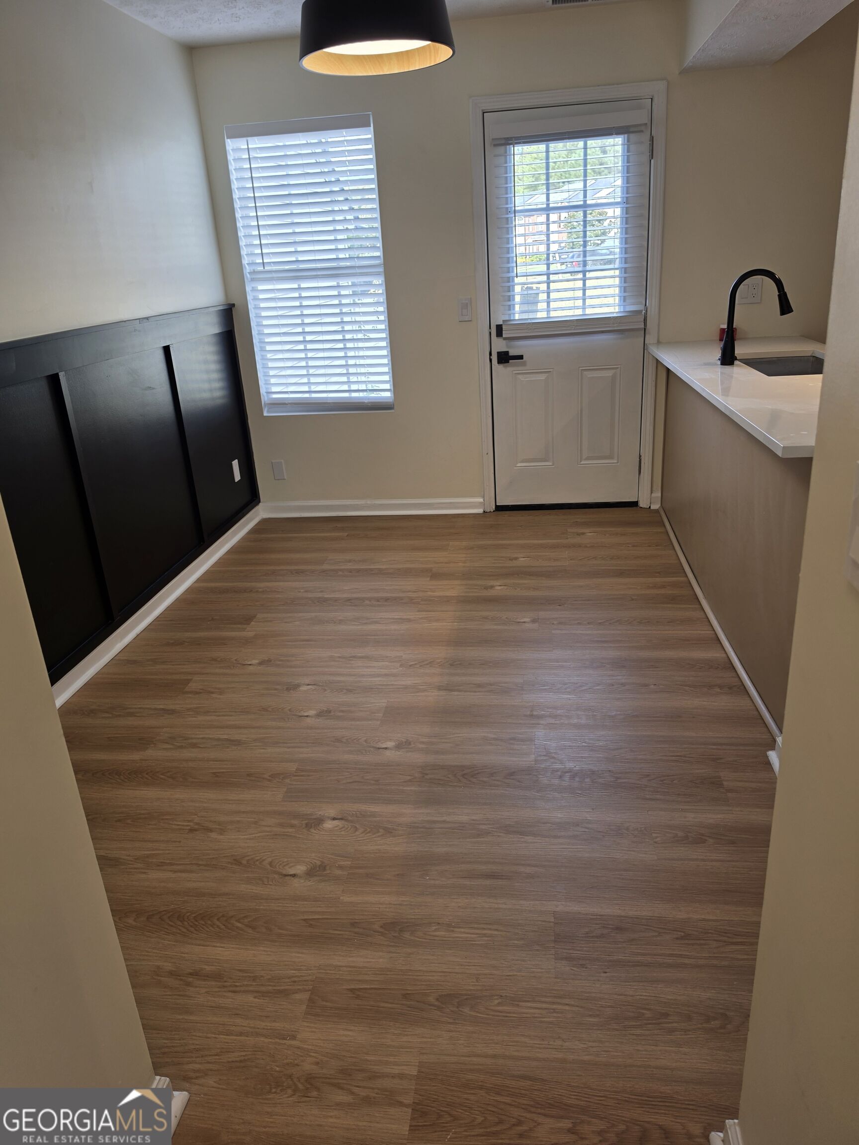 1327 Hollenbeck Lane Property Photo 7