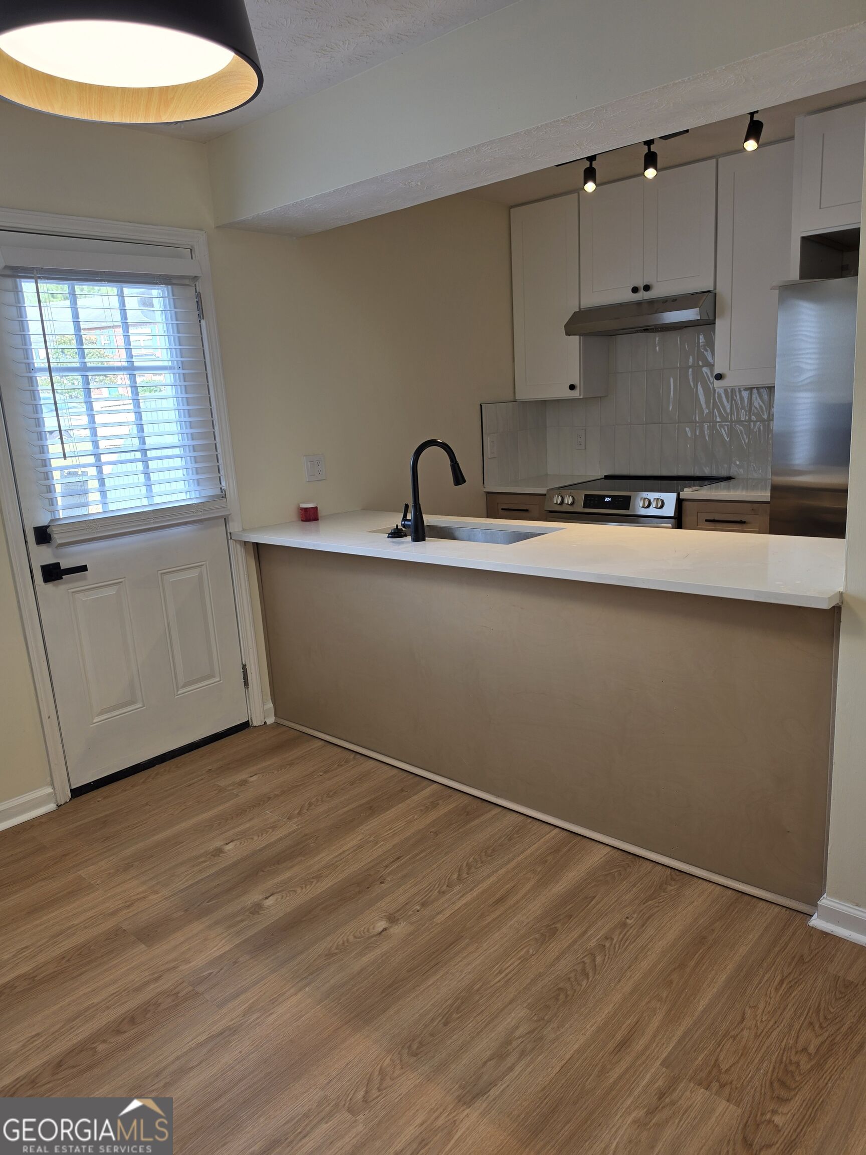 1327 Hollenbeck Lane Property Photo 8