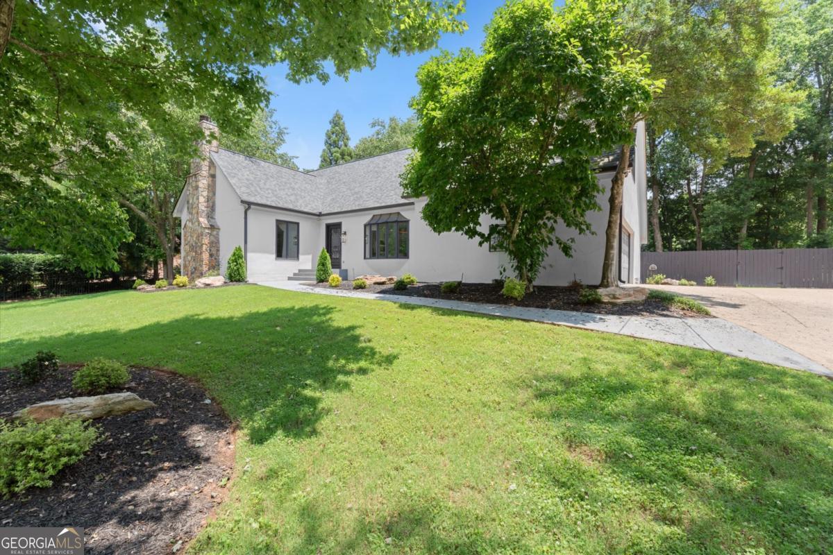 4562 Columns Drive Property Photo 1