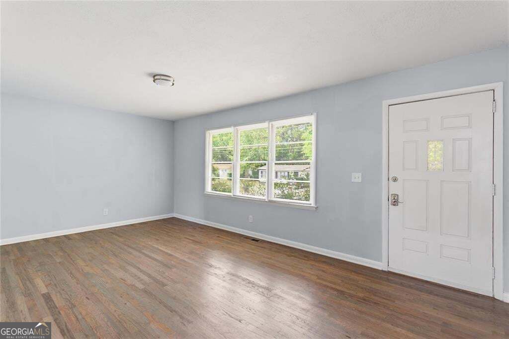 2363 Beverly Lane Property Photo 7
