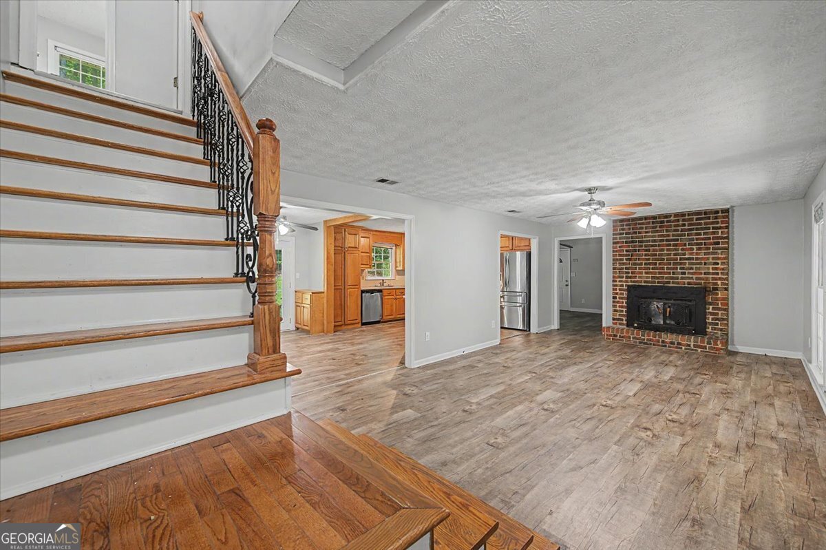 403 S Sequoyah Circle Ne Property Photo 6