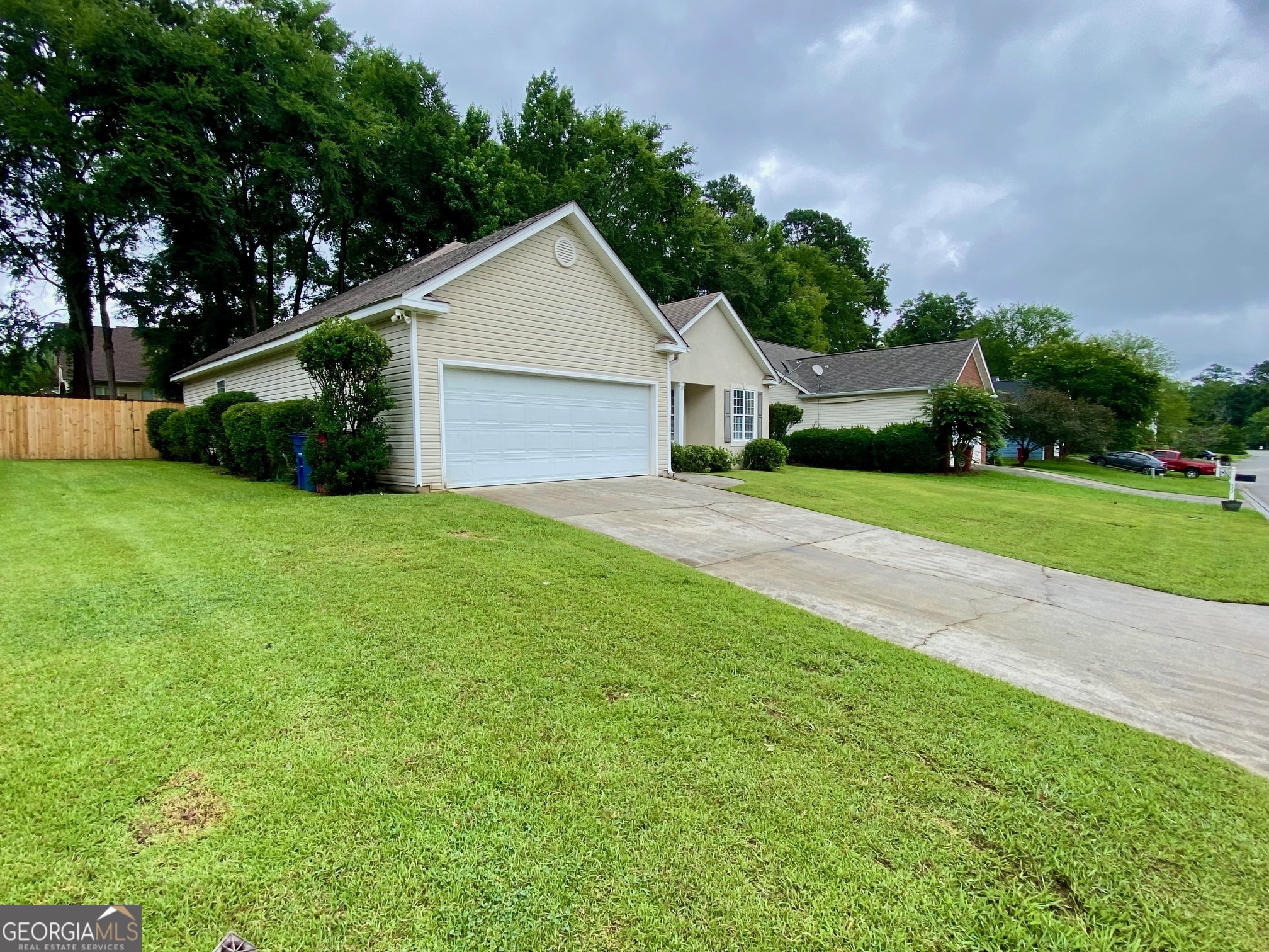 525 Sugarloaf Drive Property Photo 2
