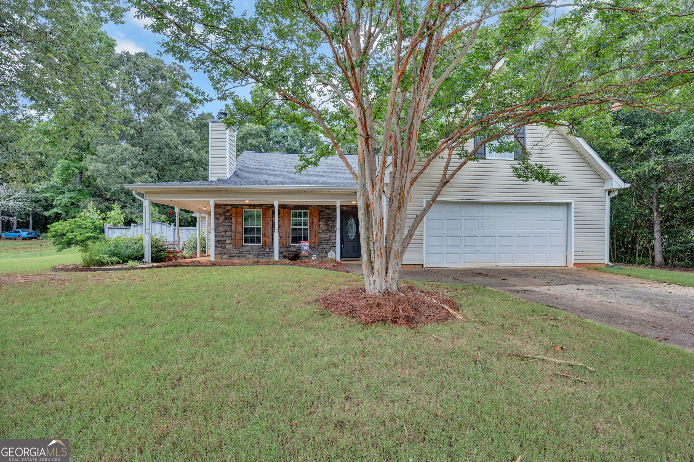 465 Berkshire Drive Property Photo 1