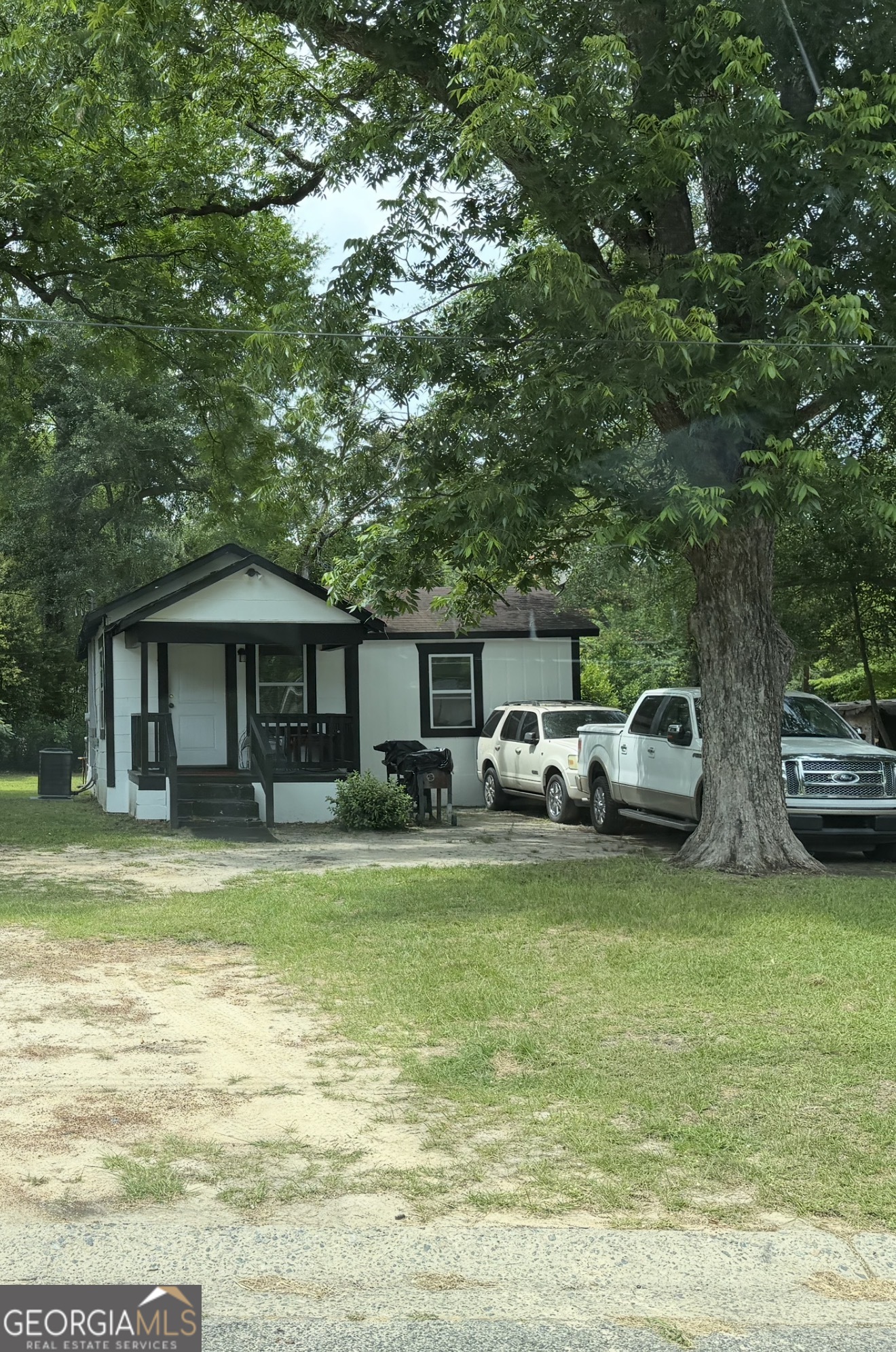 1601 Academy Avenue Property Photo 2