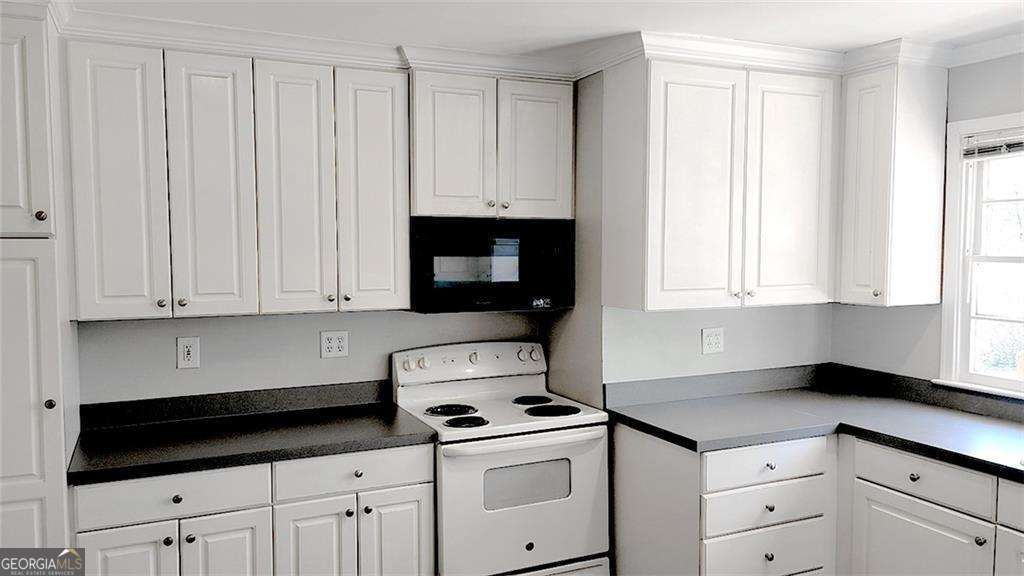 3022 Templewood Drive Ne Property Photo 6