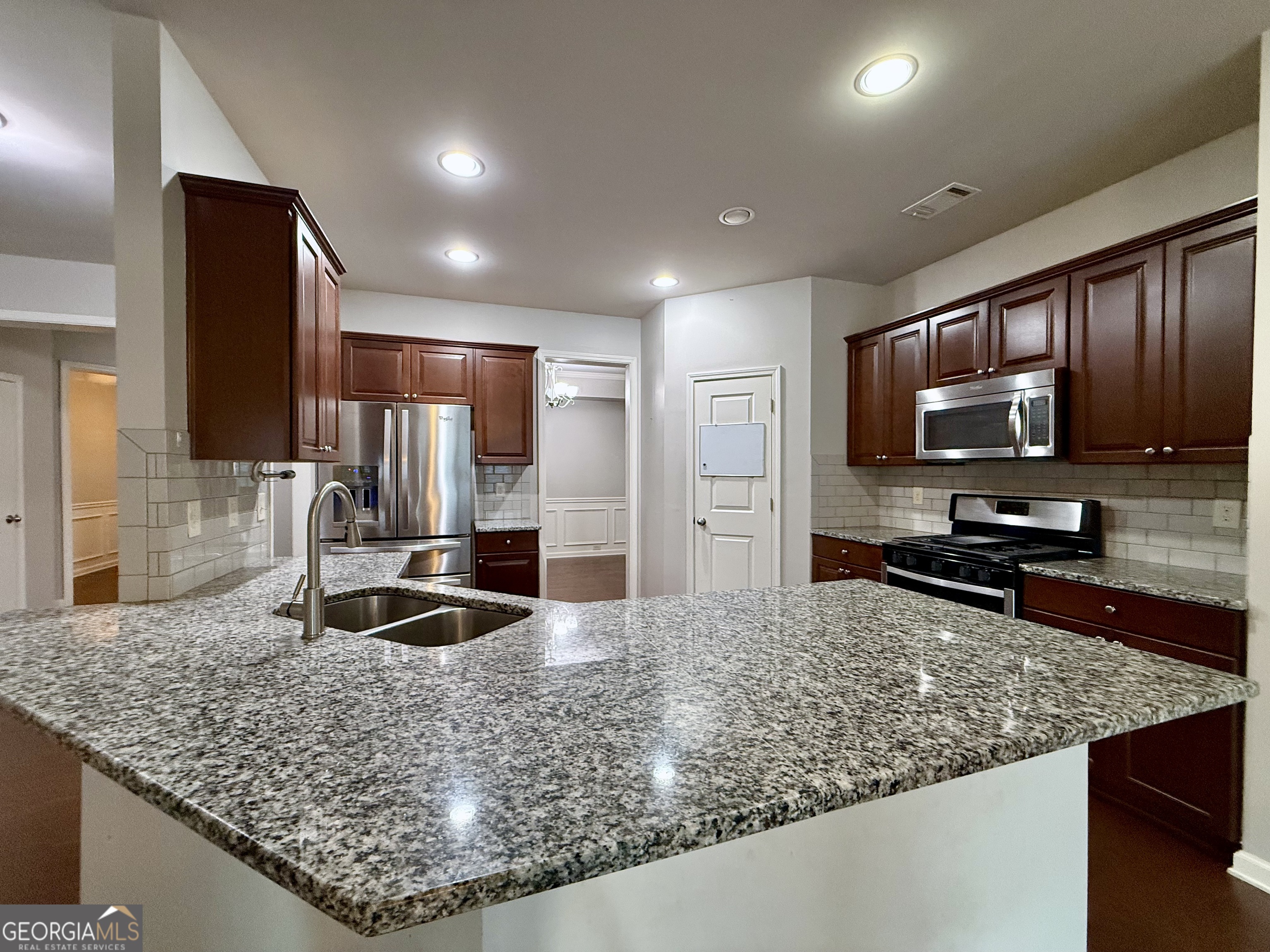 5115 Breezewood Circle Property Photo 8