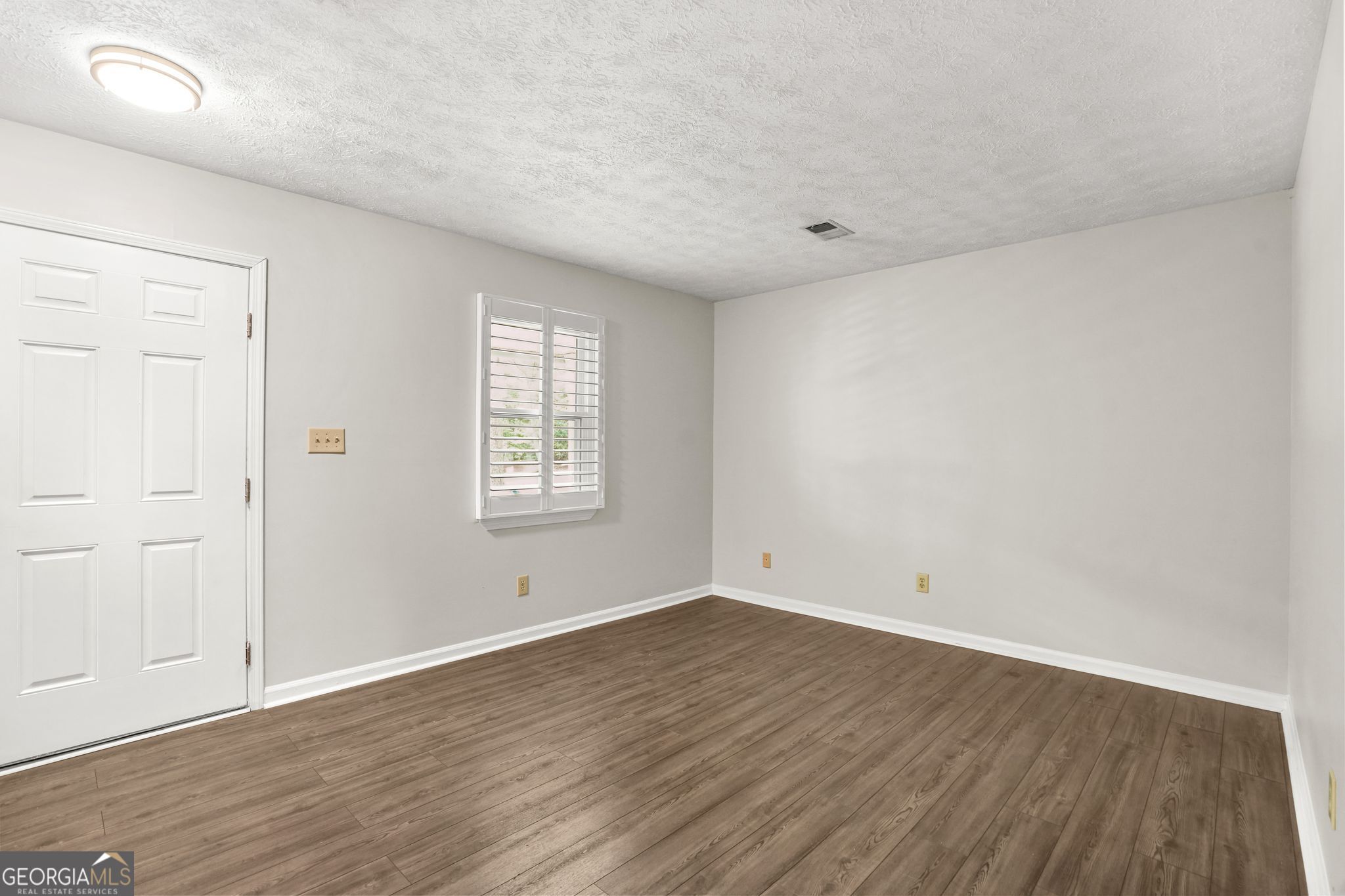 6988 Tan Bark Court Property Photo 6