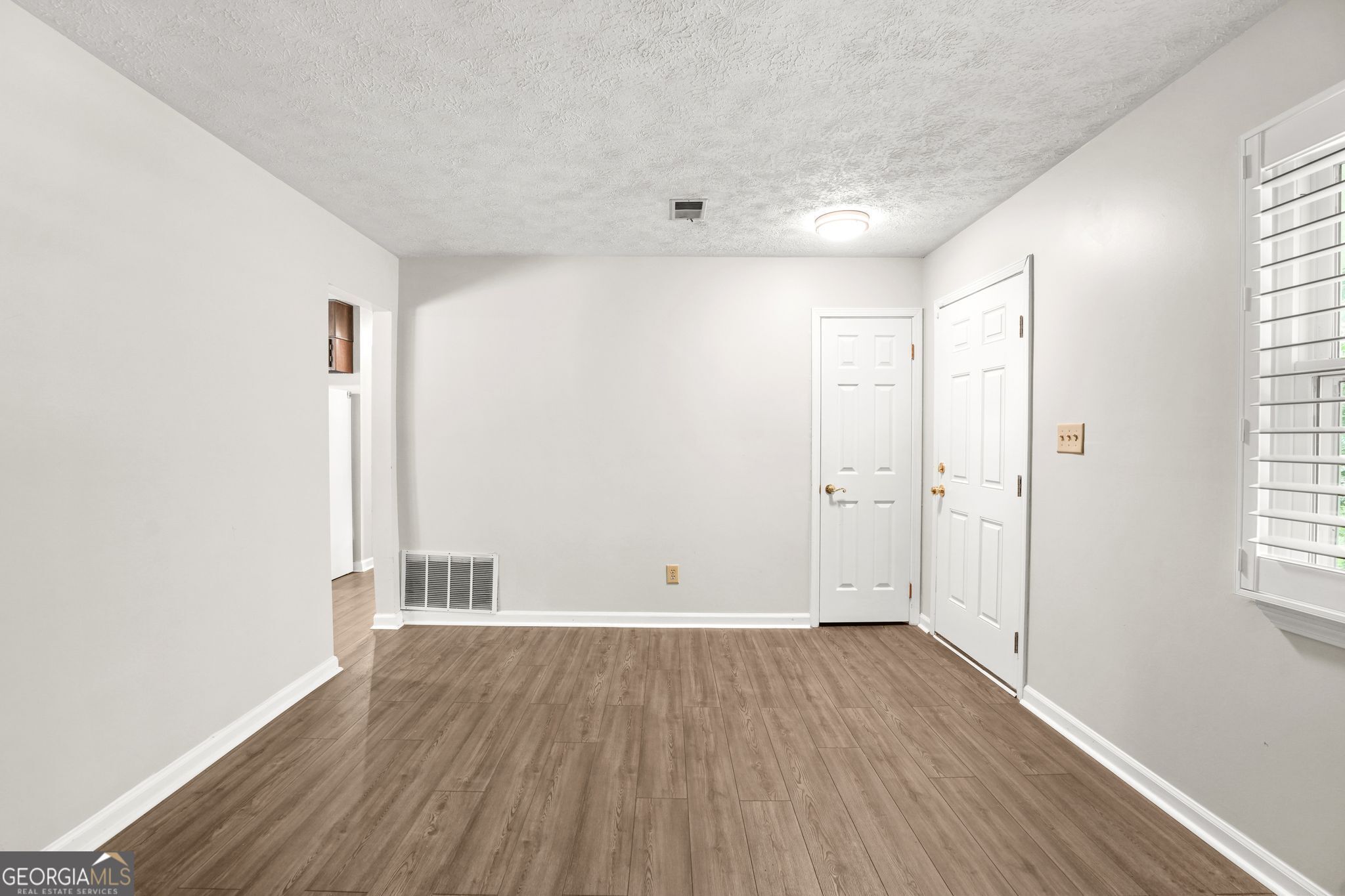 6988 Tan Bark Court Property Photo 7