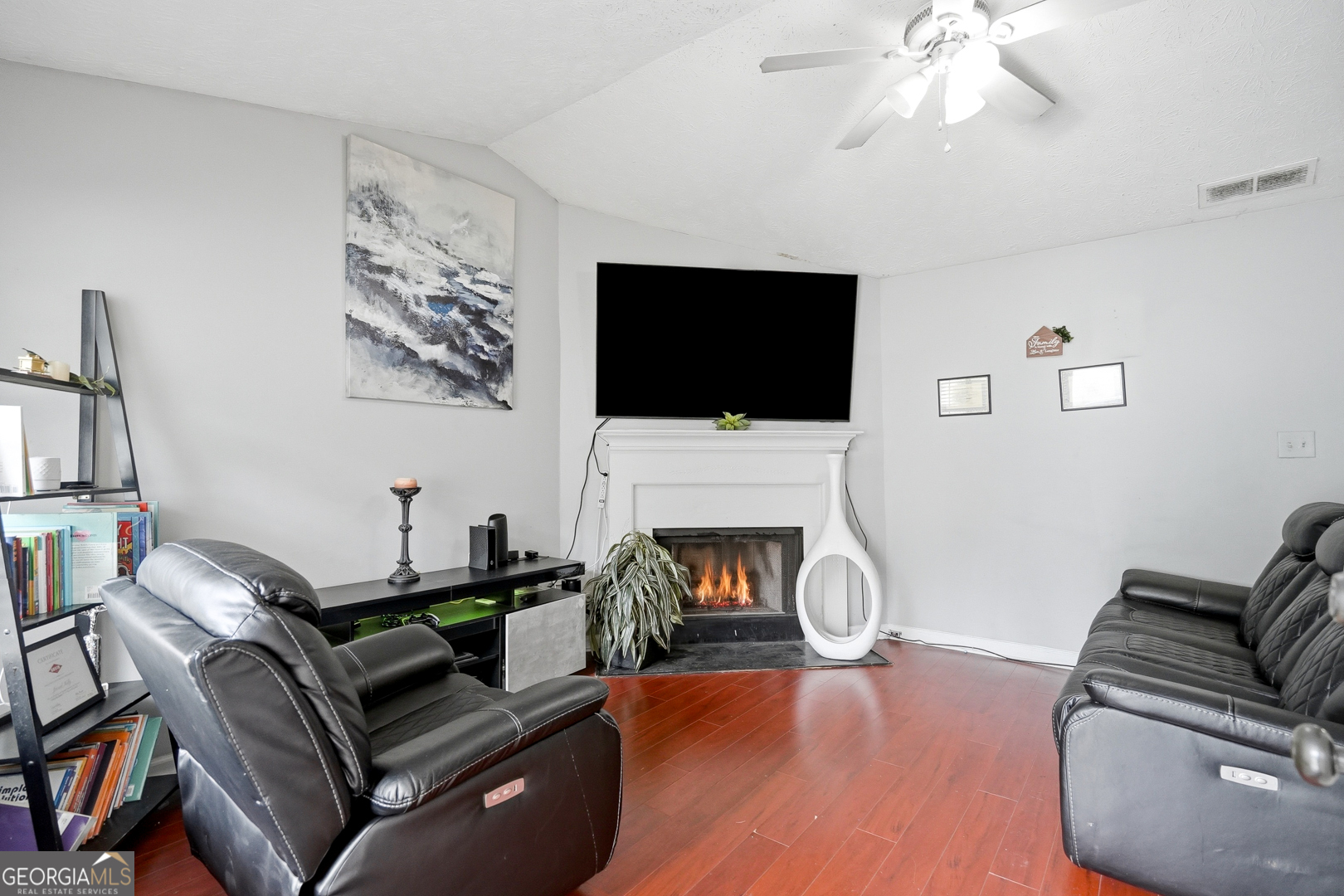 102 Turning Point Property Photo 3