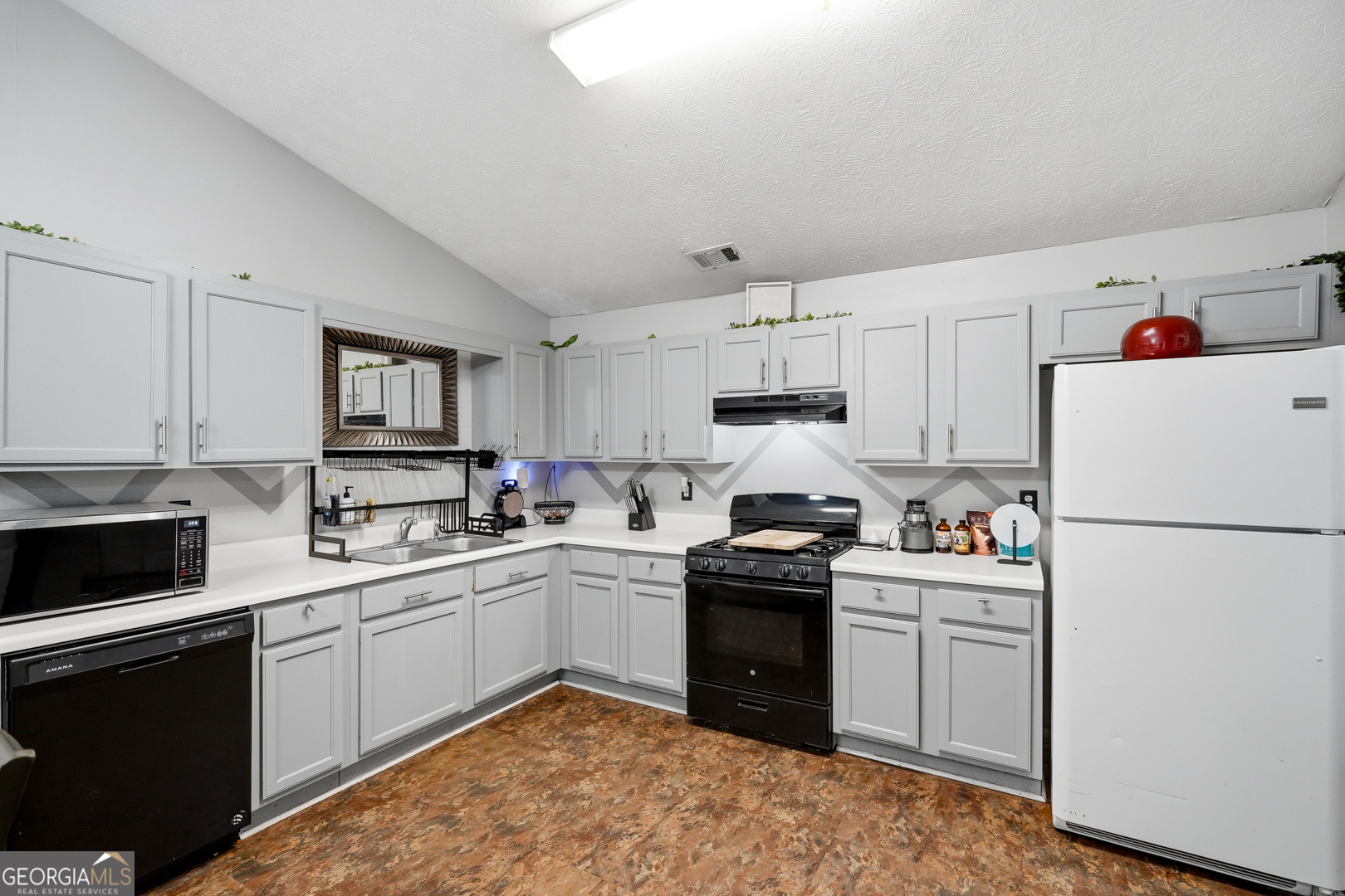 102 Turning Point Property Photo 10