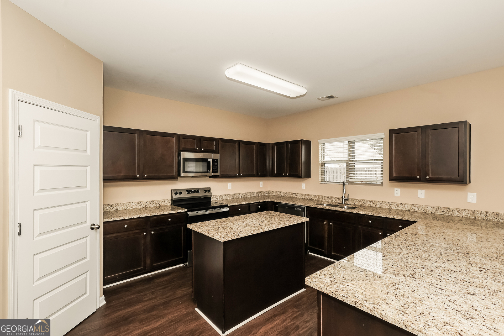 2812 Feldspar Way Property Photo 8
