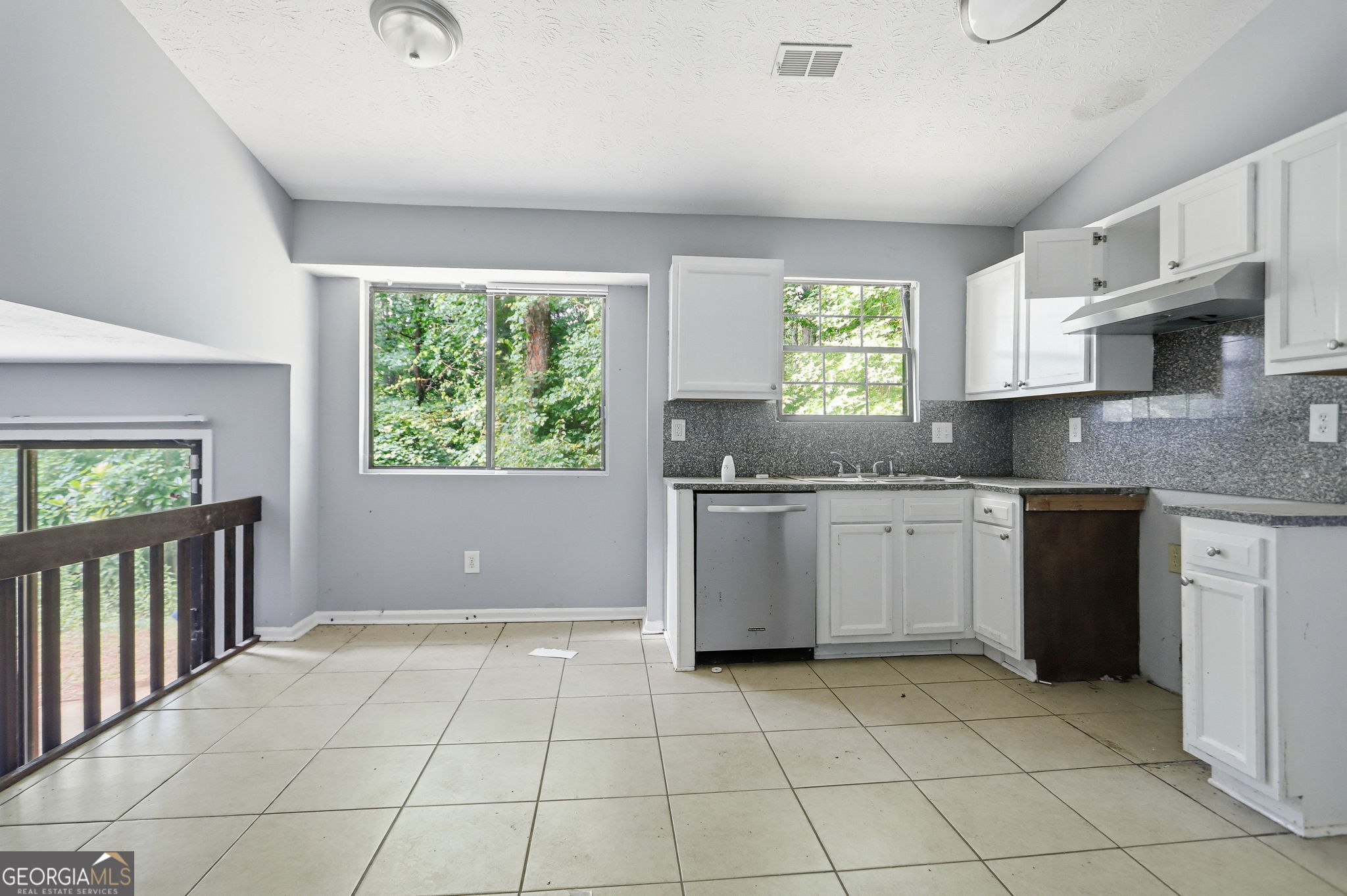 5389 Martins Crossing Road Property Photo 5