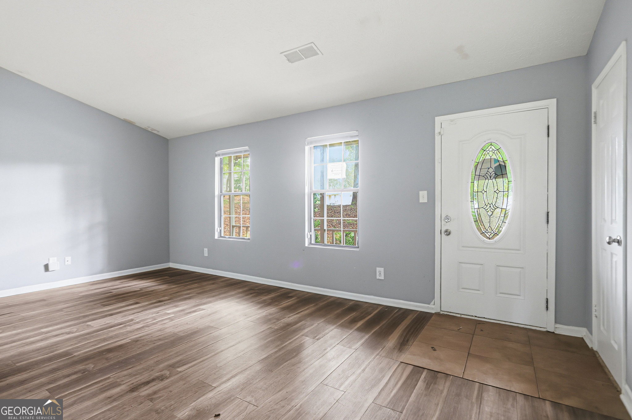 5389 Martins Crossing Road Property Photo 7