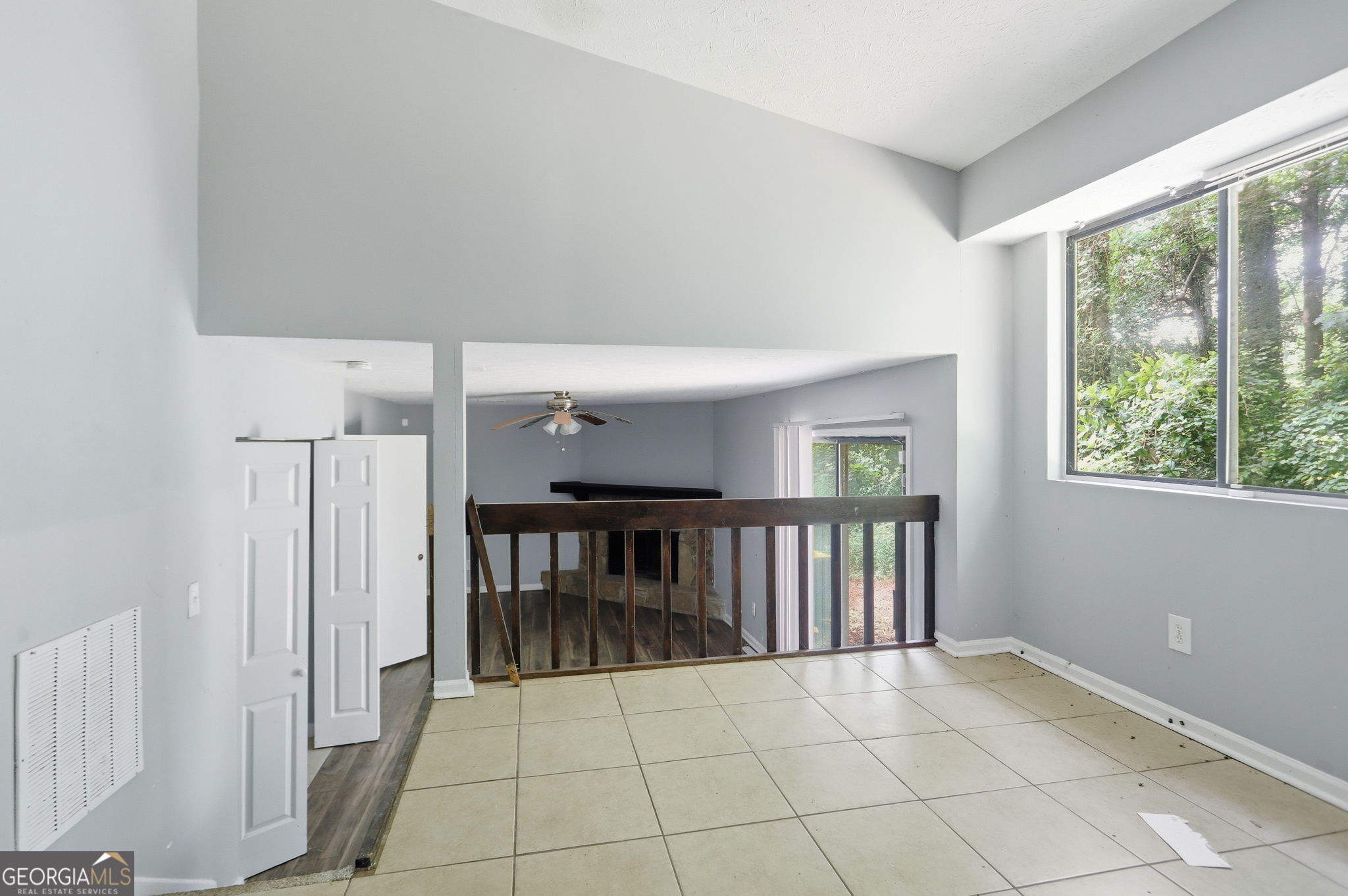 5389 Martins Crossing Road Property Photo 8