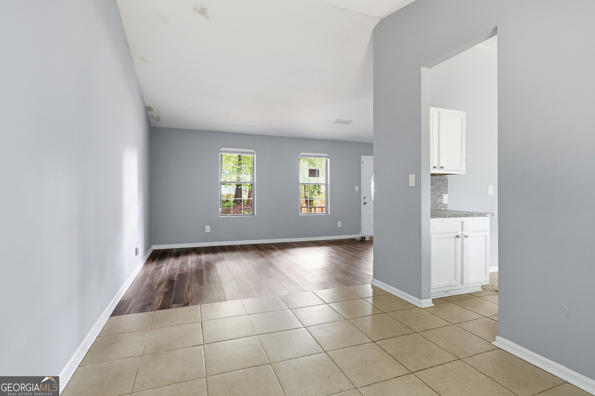 5389 Martins Crossing Road Property Photo 11