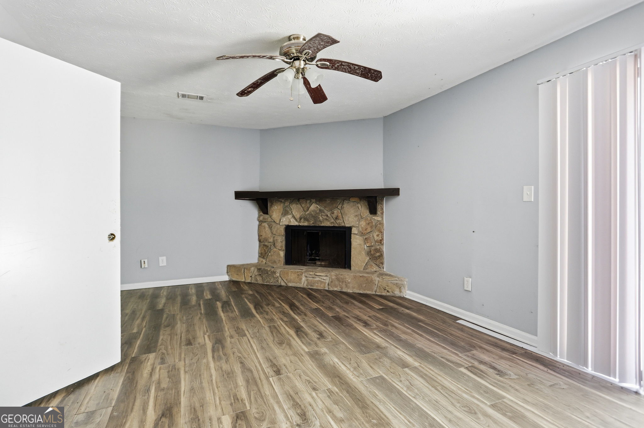 5389 Martins Crossing Road Property Photo 12