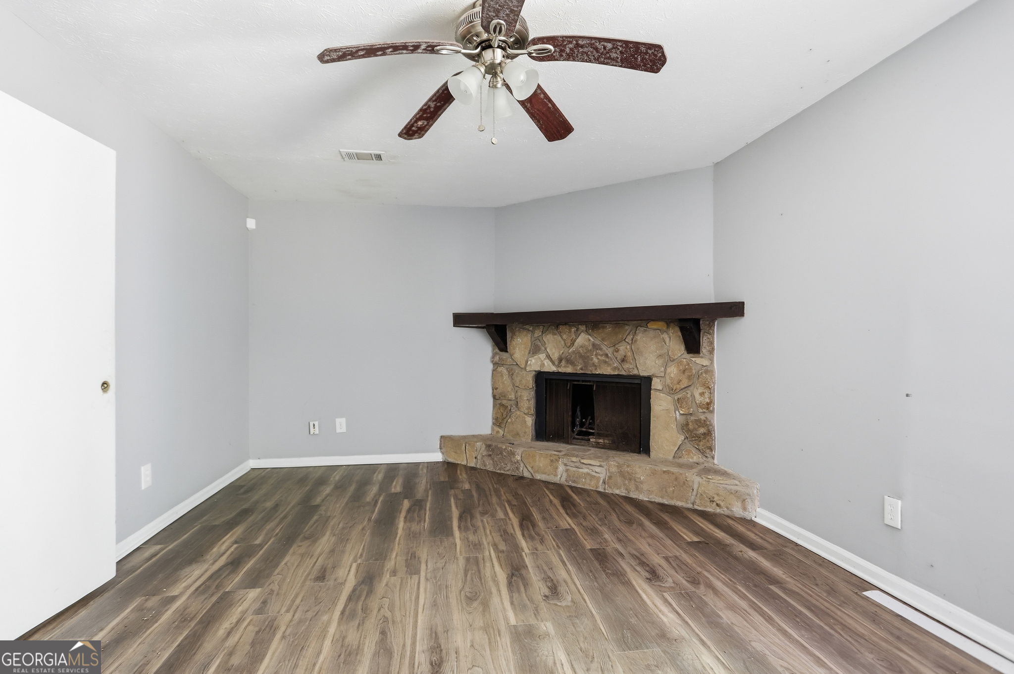 5389 Martins Crossing Road Property Photo 13