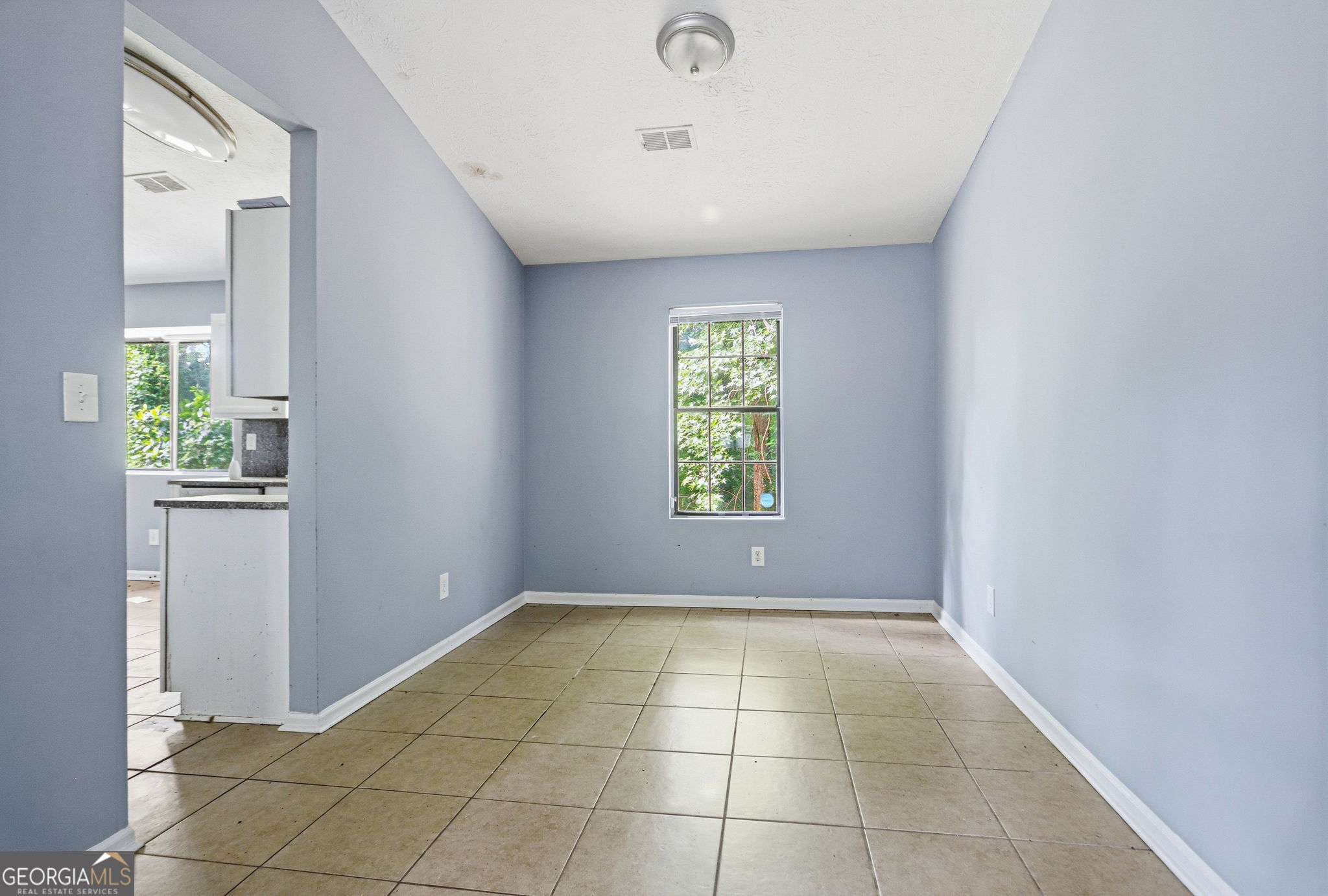 5389 Martins Crossing Road Property Photo 14