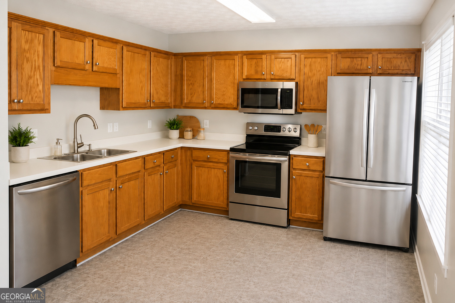 904 Meadow Walk Drive Property Photo 15