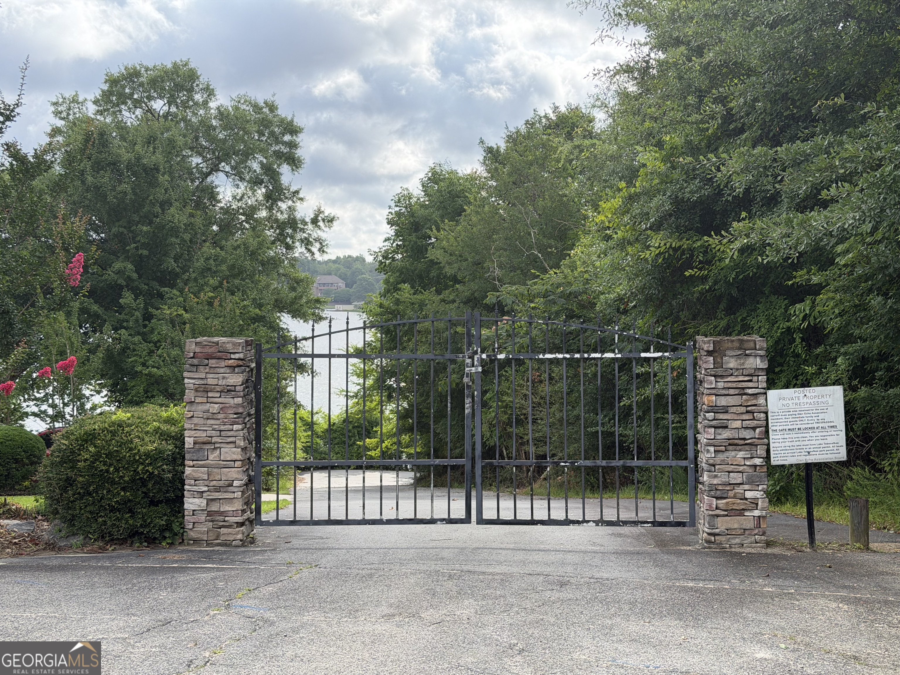 2777 Glen Echo Drive Property Photo 3