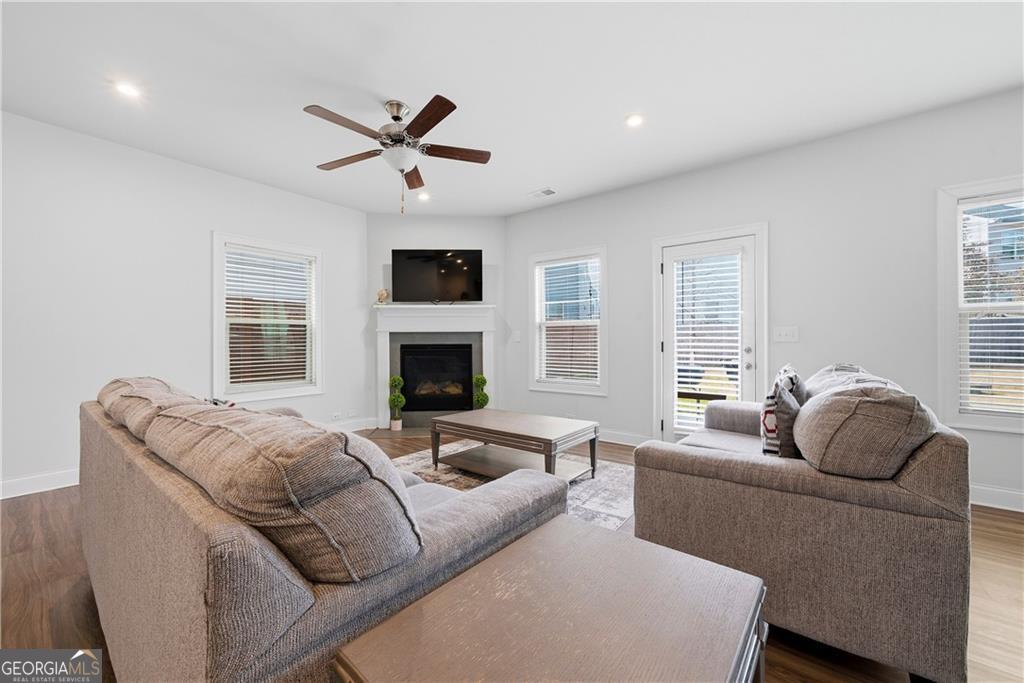 4095 Lake Manor Way Property Photo 6