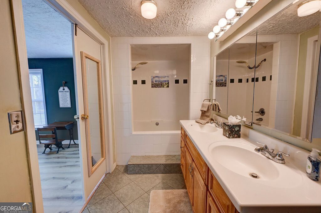 960 Mcentyre Loop Se Property Photo 24