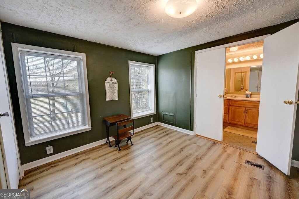 960 Mcentyre Loop Se Property Photo 28