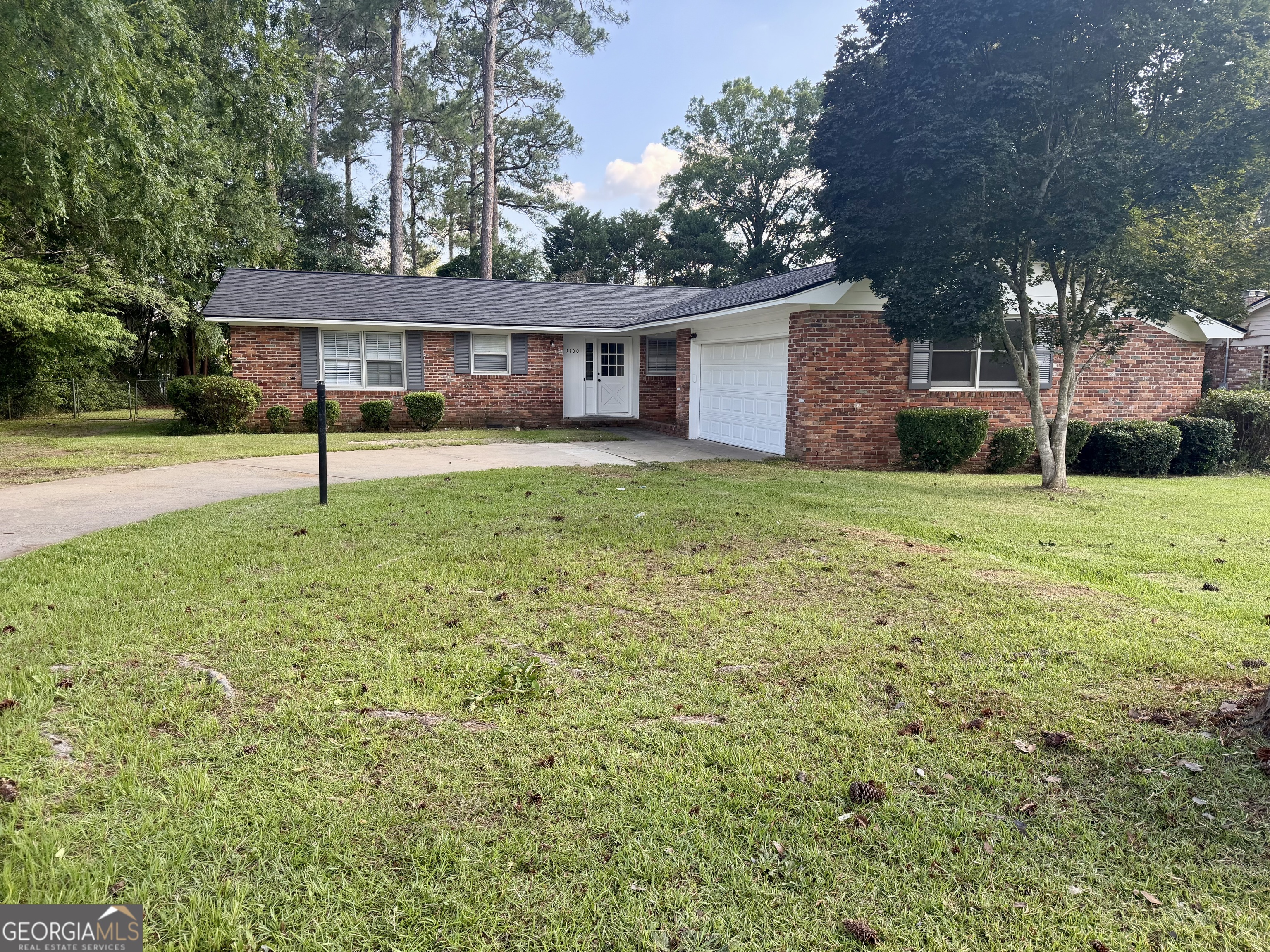 1100 Pineneedle Drive Property Photo 2