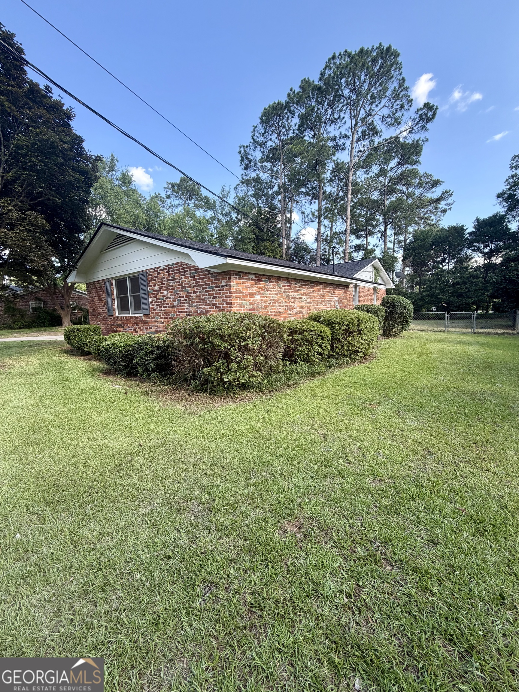 1100 Pineneedle Drive Property Photo 4