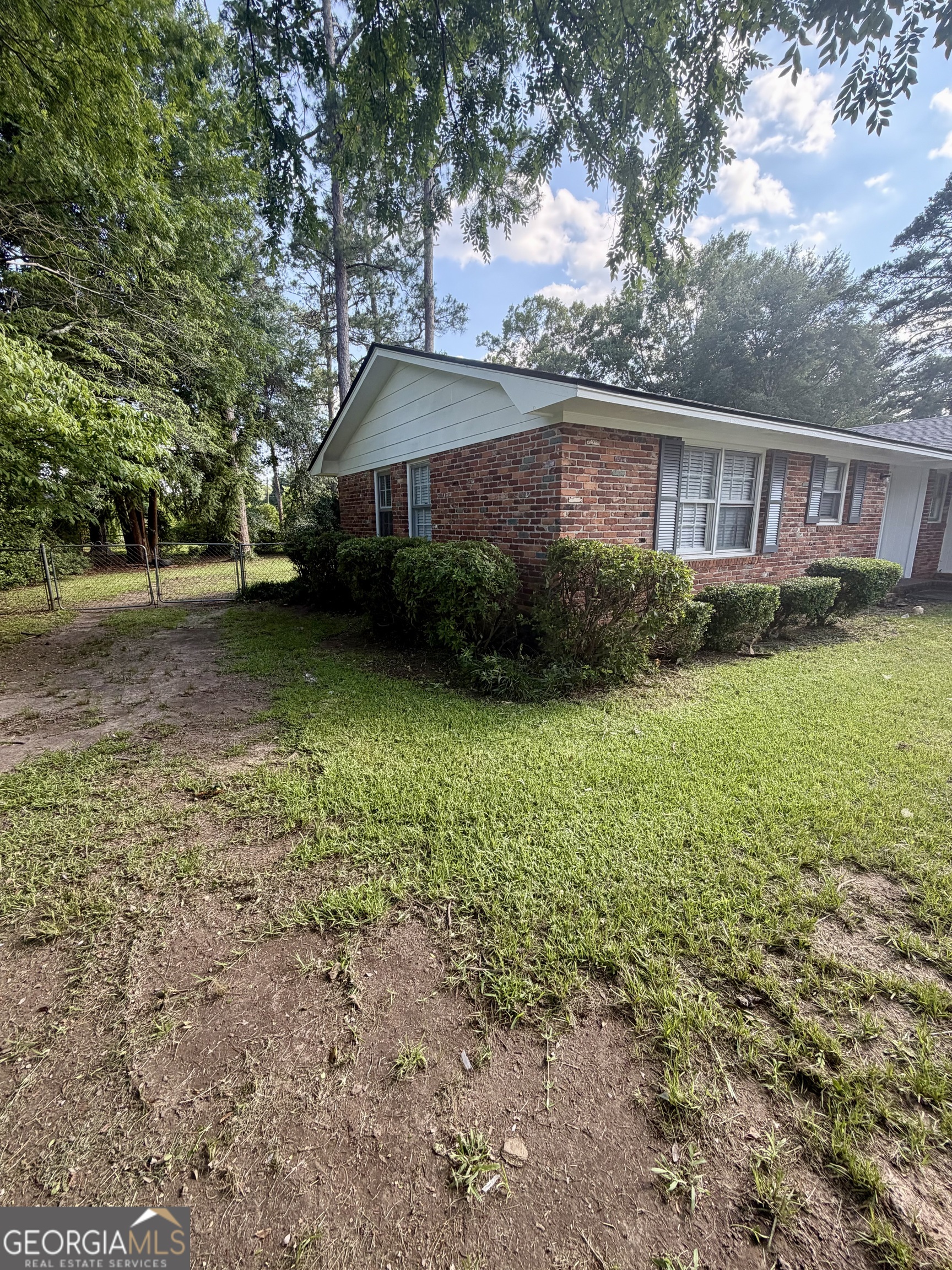 1100 Pineneedle Drive Property Photo 6