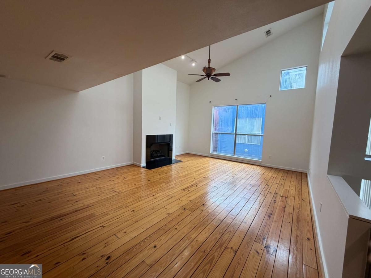 241 Maynard Terrace Se # 5 Property Photo 8
