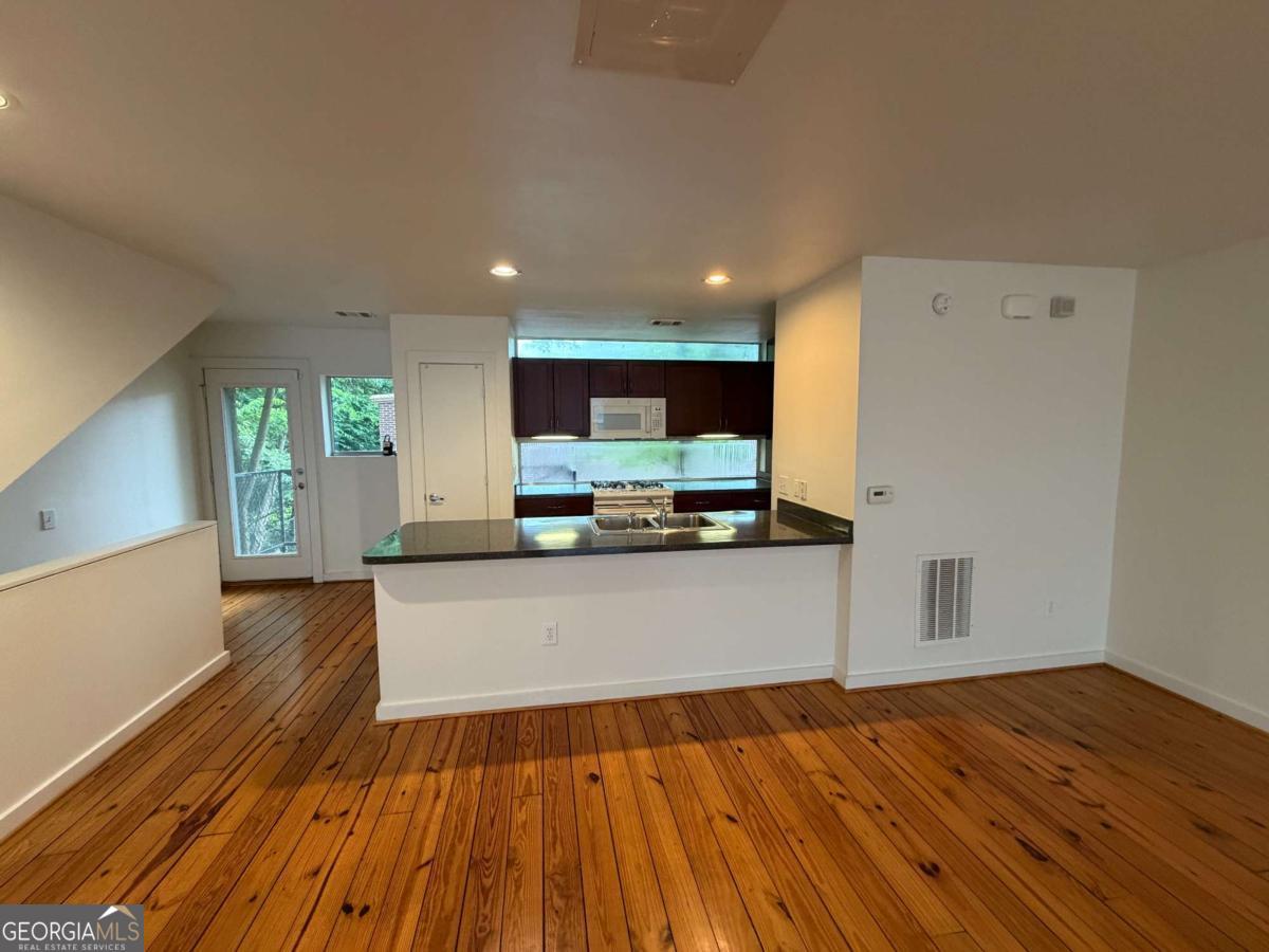241 Maynard Terrace Se # 5 Property Photo 10