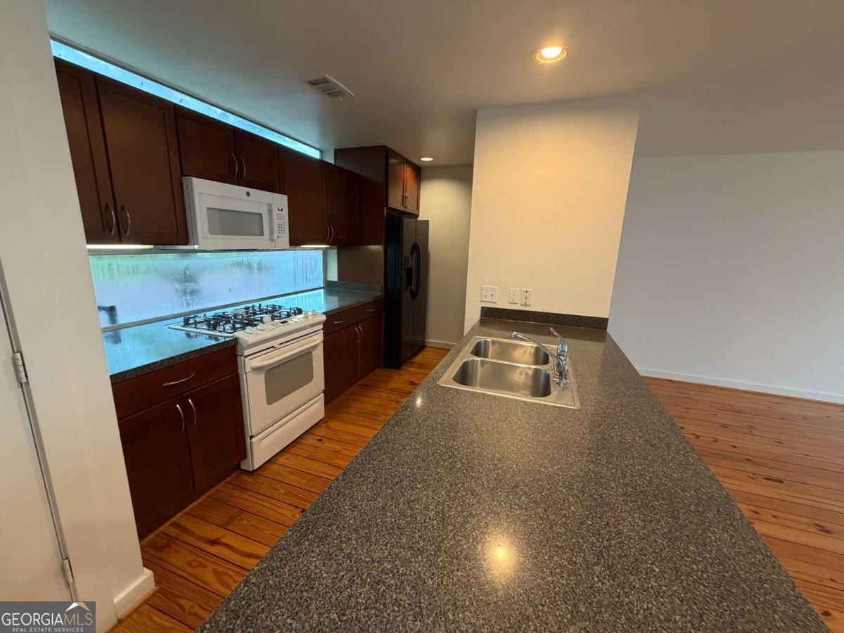 241 Maynard Terrace Se # 5 Property Photo 11