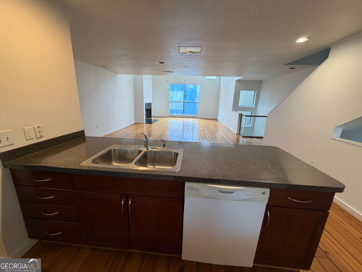 241 Maynard Terrace Se # 5 Property Photo 13