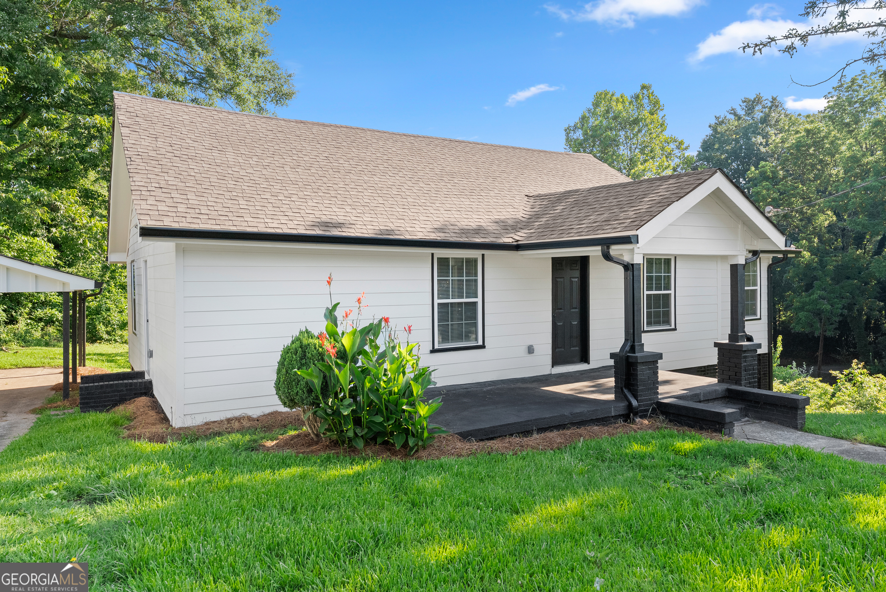239 E Currahee Street Property Photo 5
