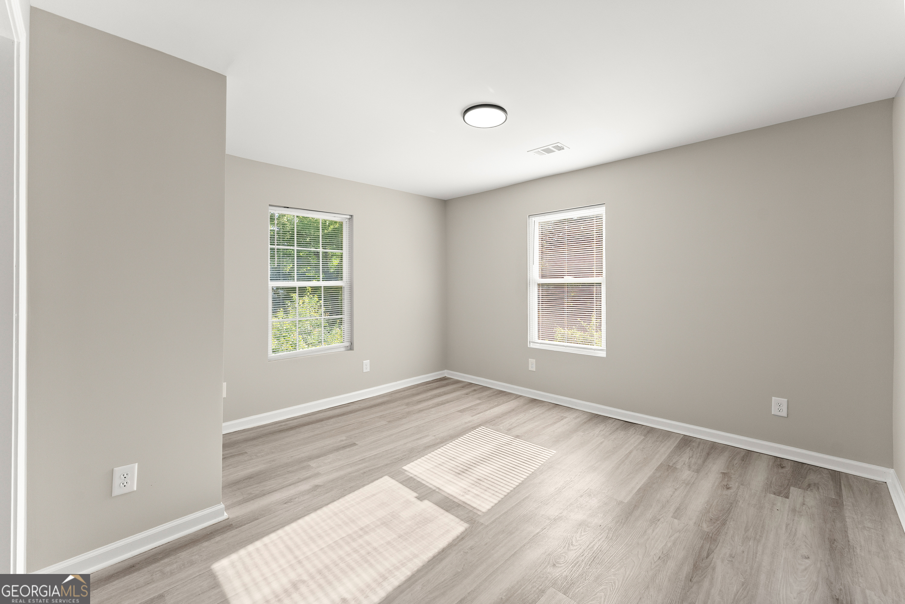 239 E Currahee Street Property Photo 11