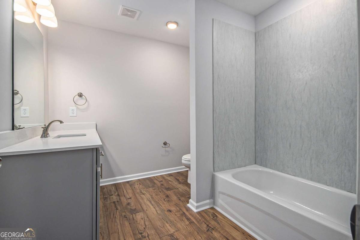 136 Crest Pointe Property Photo 7