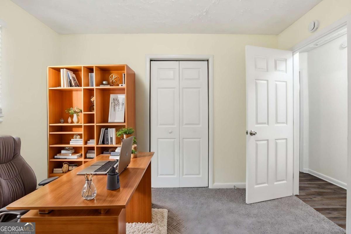 1608 W Austin Road Property Photo 5