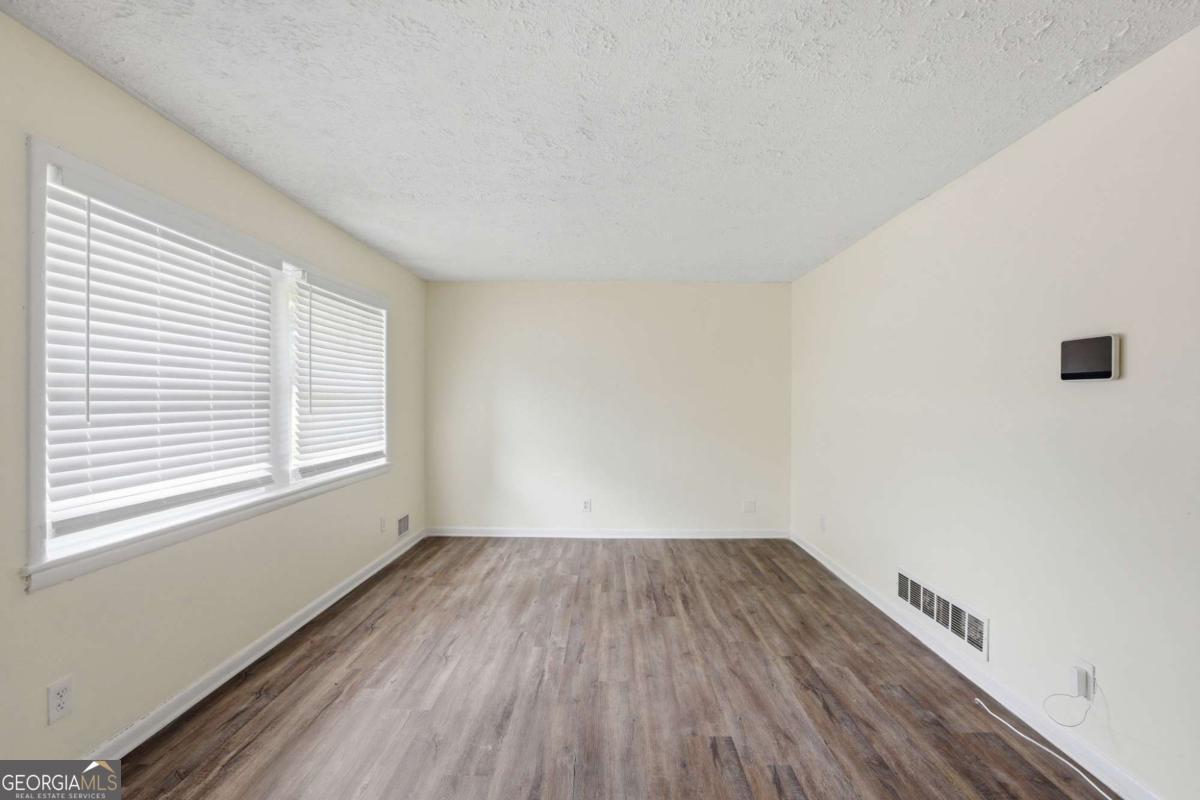 1608 W Austin Road Property Photo 7