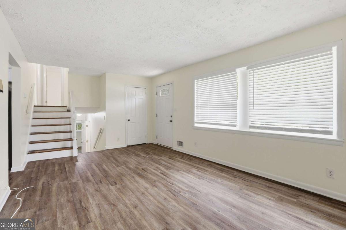 1608 W Austin Road Property Photo 8