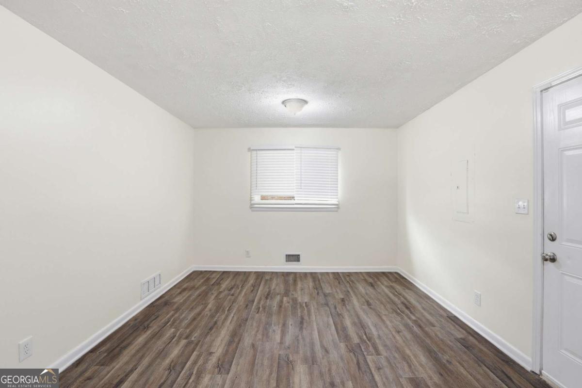 1608 W Austin Road Property Photo 9